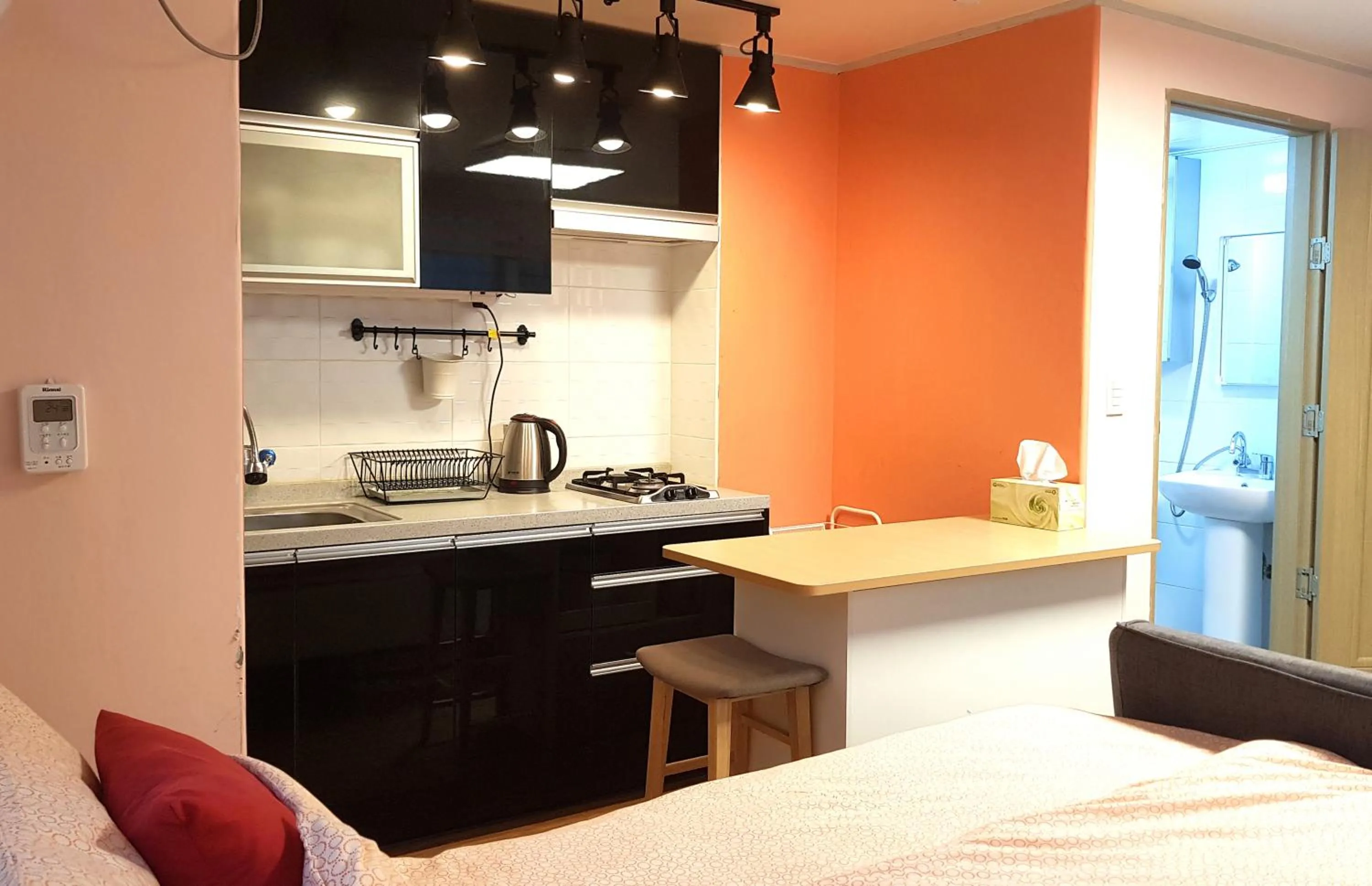 Kitchen or kitchenette in Forêt Guest House Gangnam