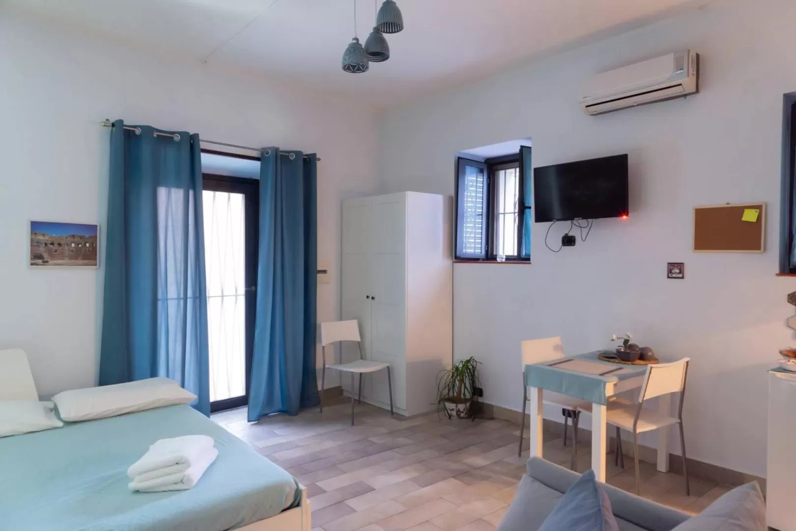 TV and multimedia, TV/Entertainment Center in Civico 87