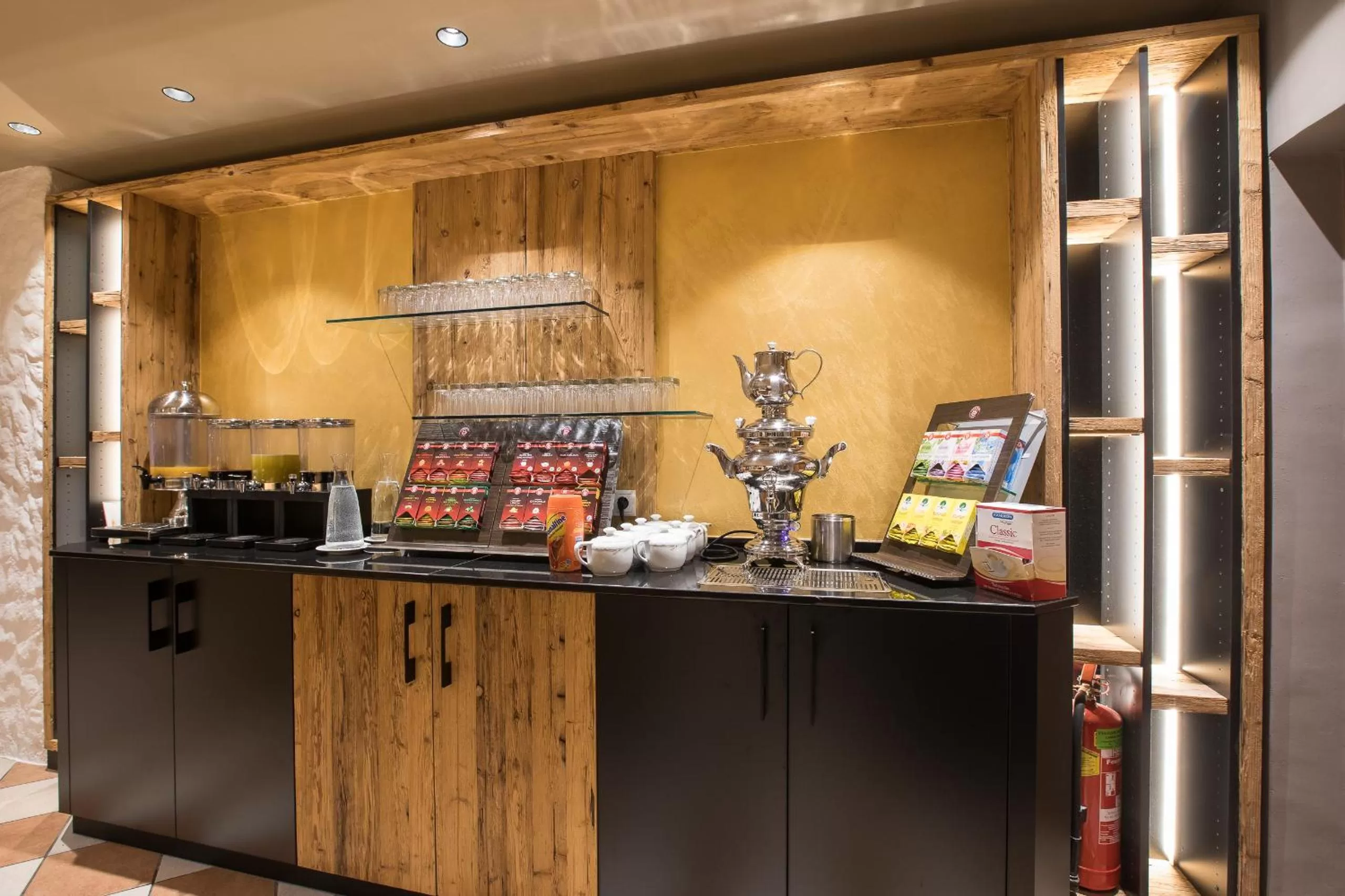 Buffet breakfast in Alpenhotel Tirolerhof