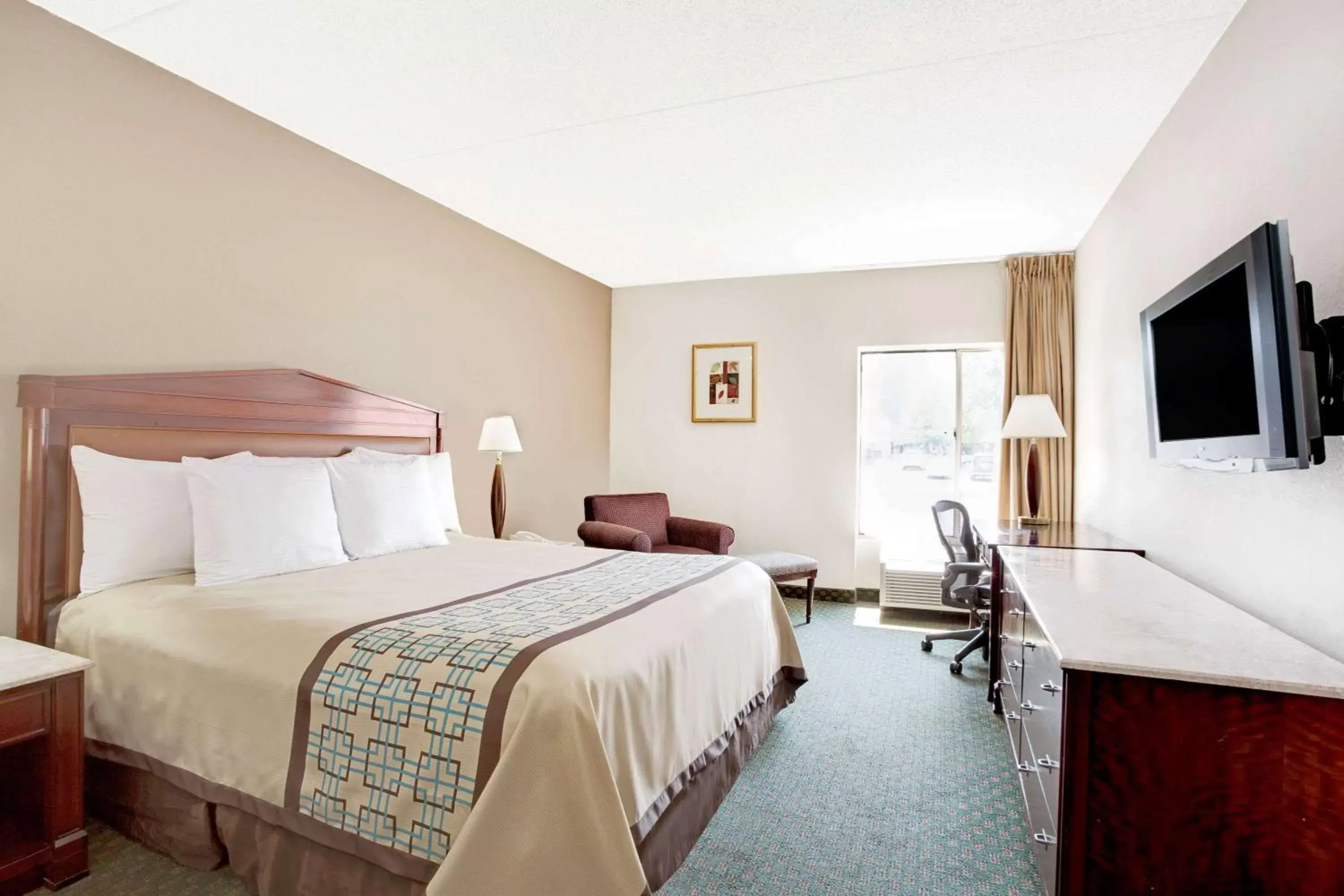 Photo of the whole room, Bed in Days Inn by Wyndham Newport News City Center Oyster Point