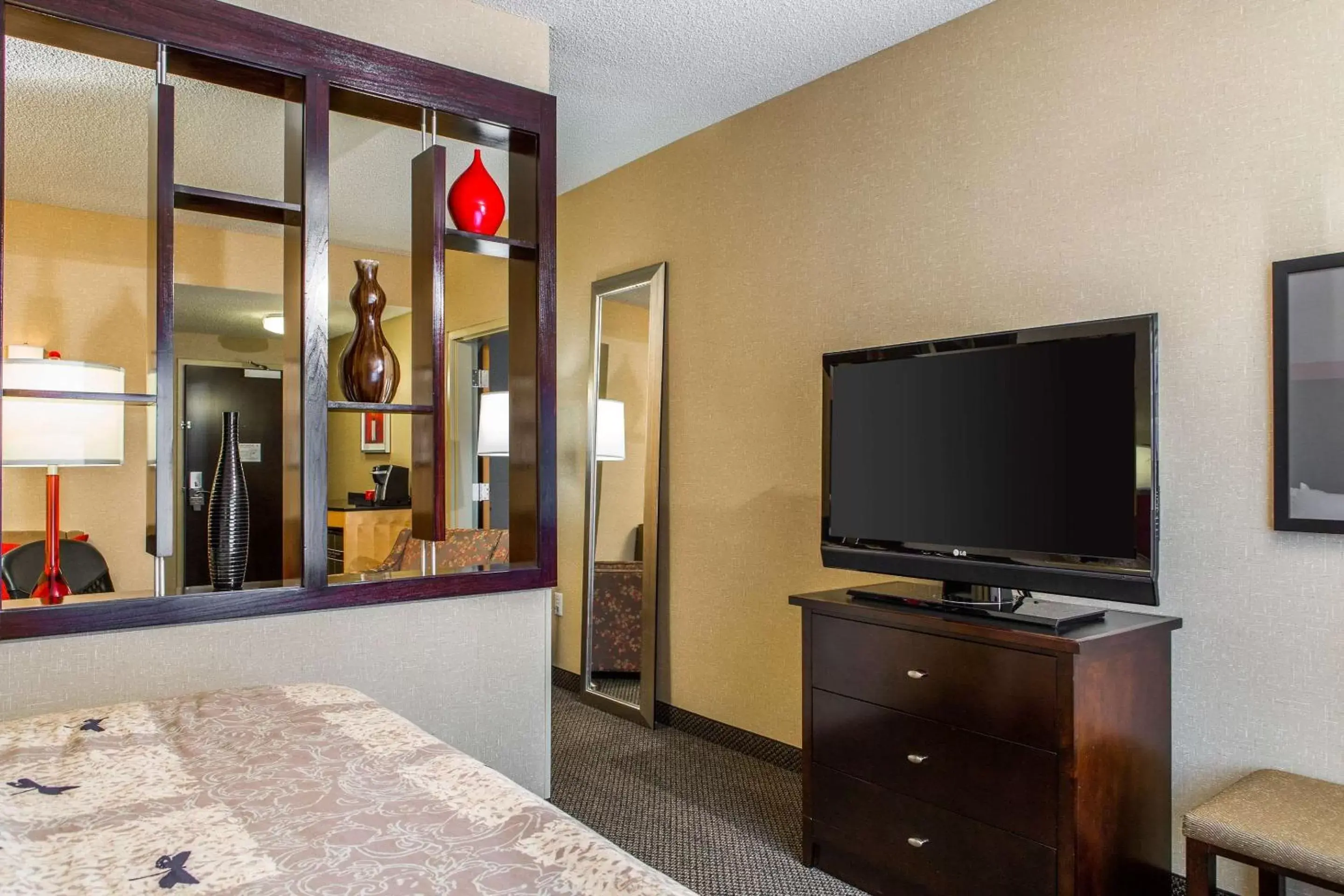 Photo of the whole room, TV/Entertainment Center in Cambria Hotel Raleigh-Durham Airport