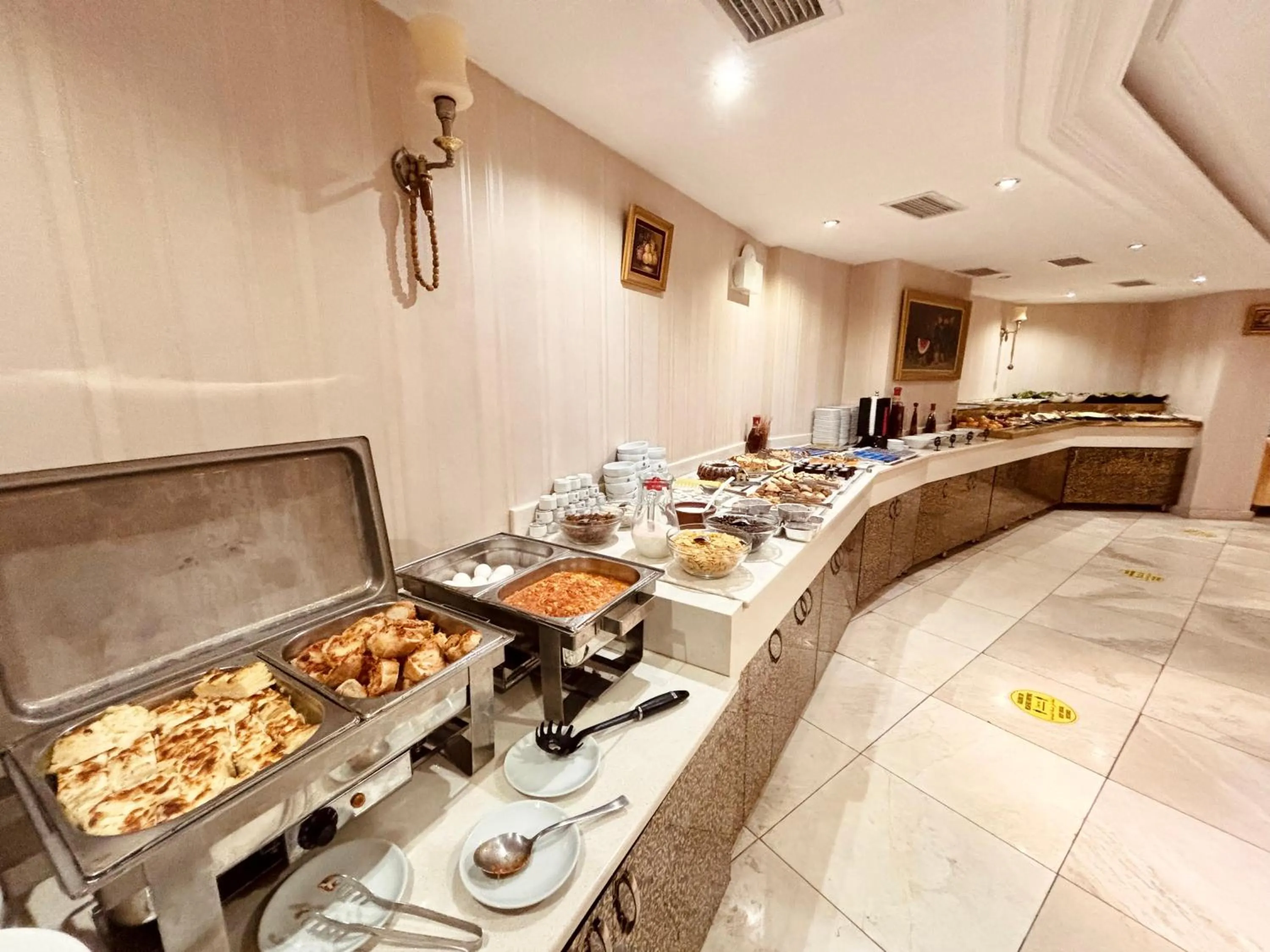 Food and drinks in Askoc Hotel & SPA