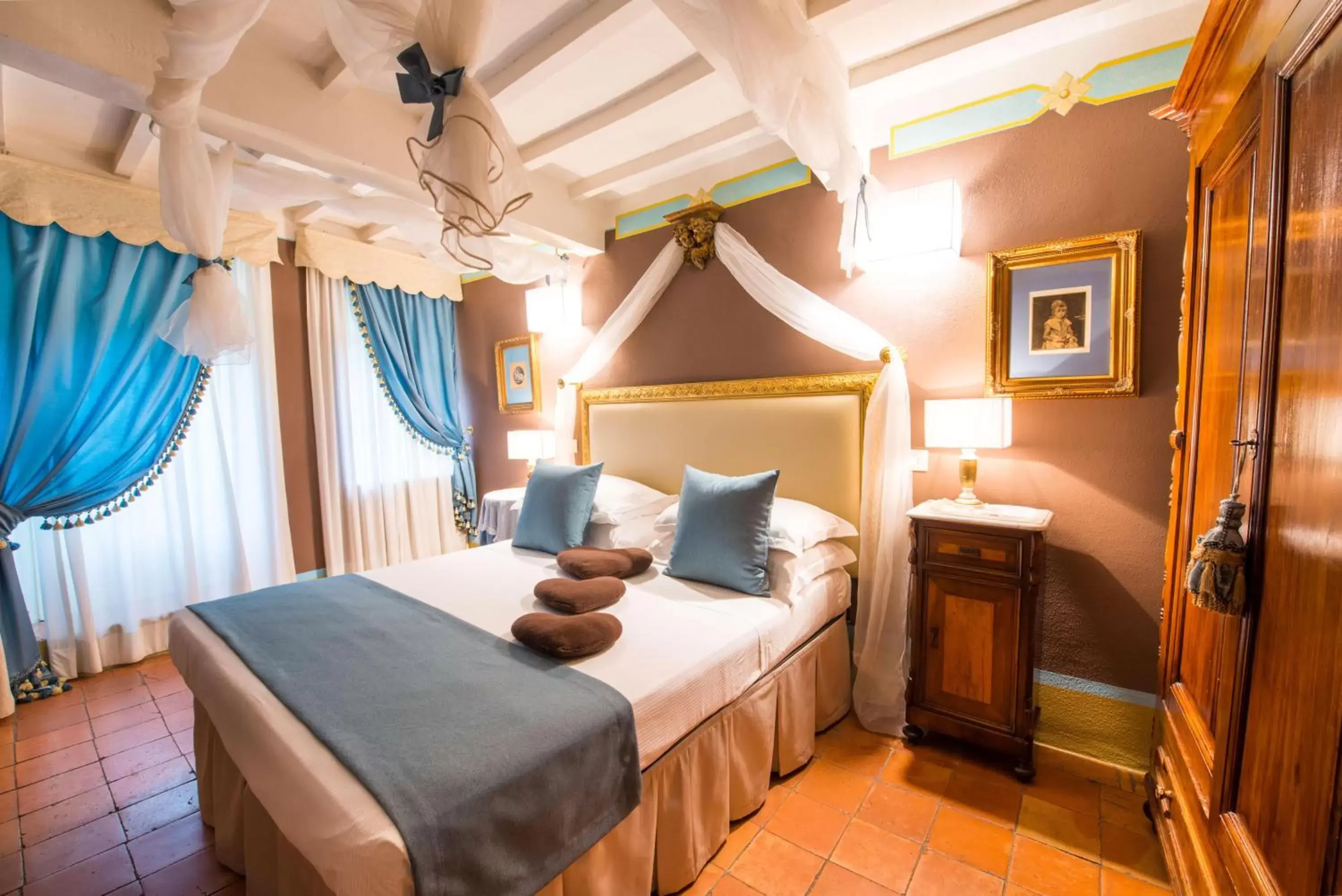 Other, Bed in TORRE GIARDINO SEGRETO B&B- Borgo Capitano Collection - Albergo diffuso