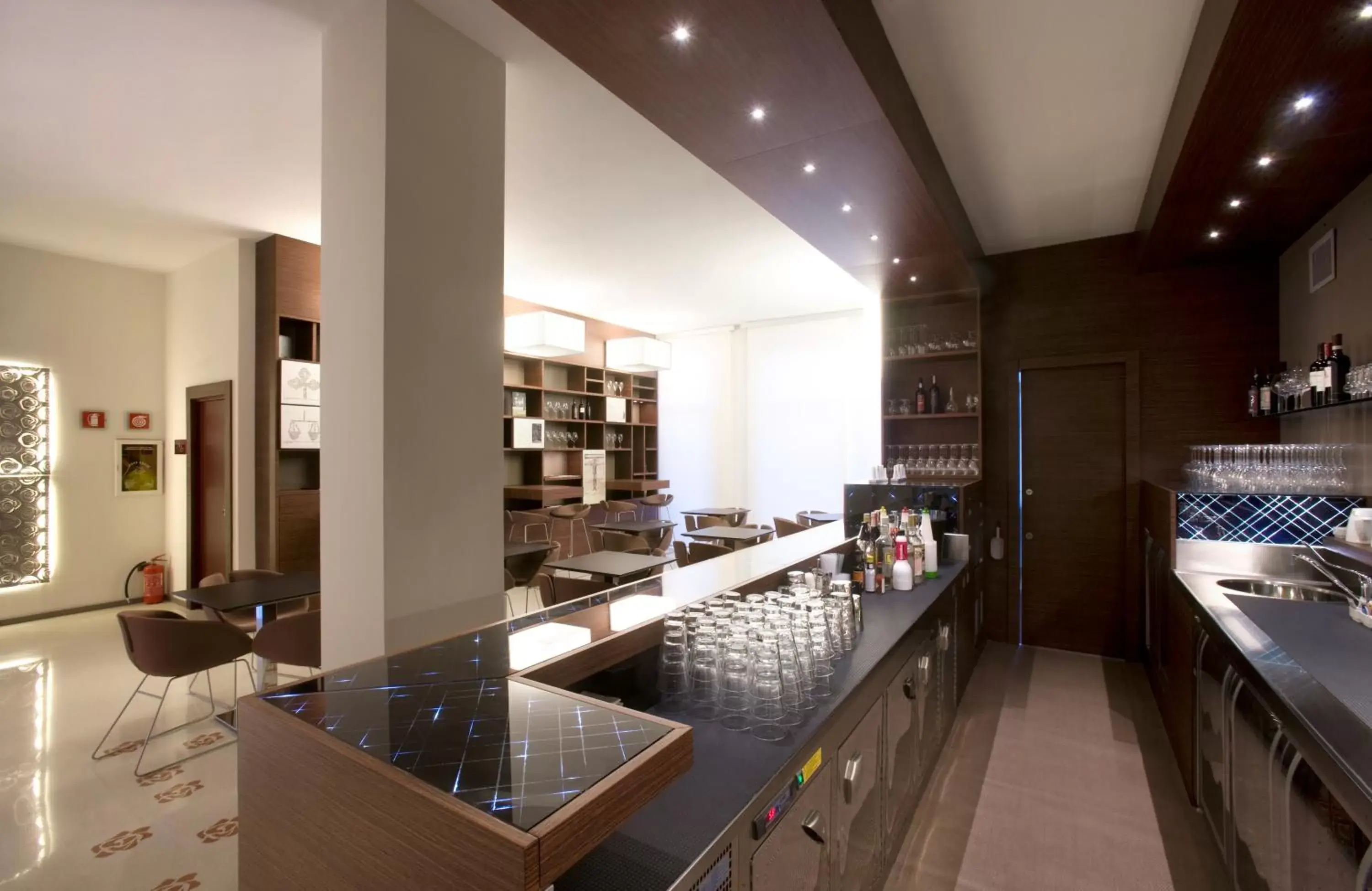 Lounge or bar, Kitchen/Kitchenette in Eos Hotel