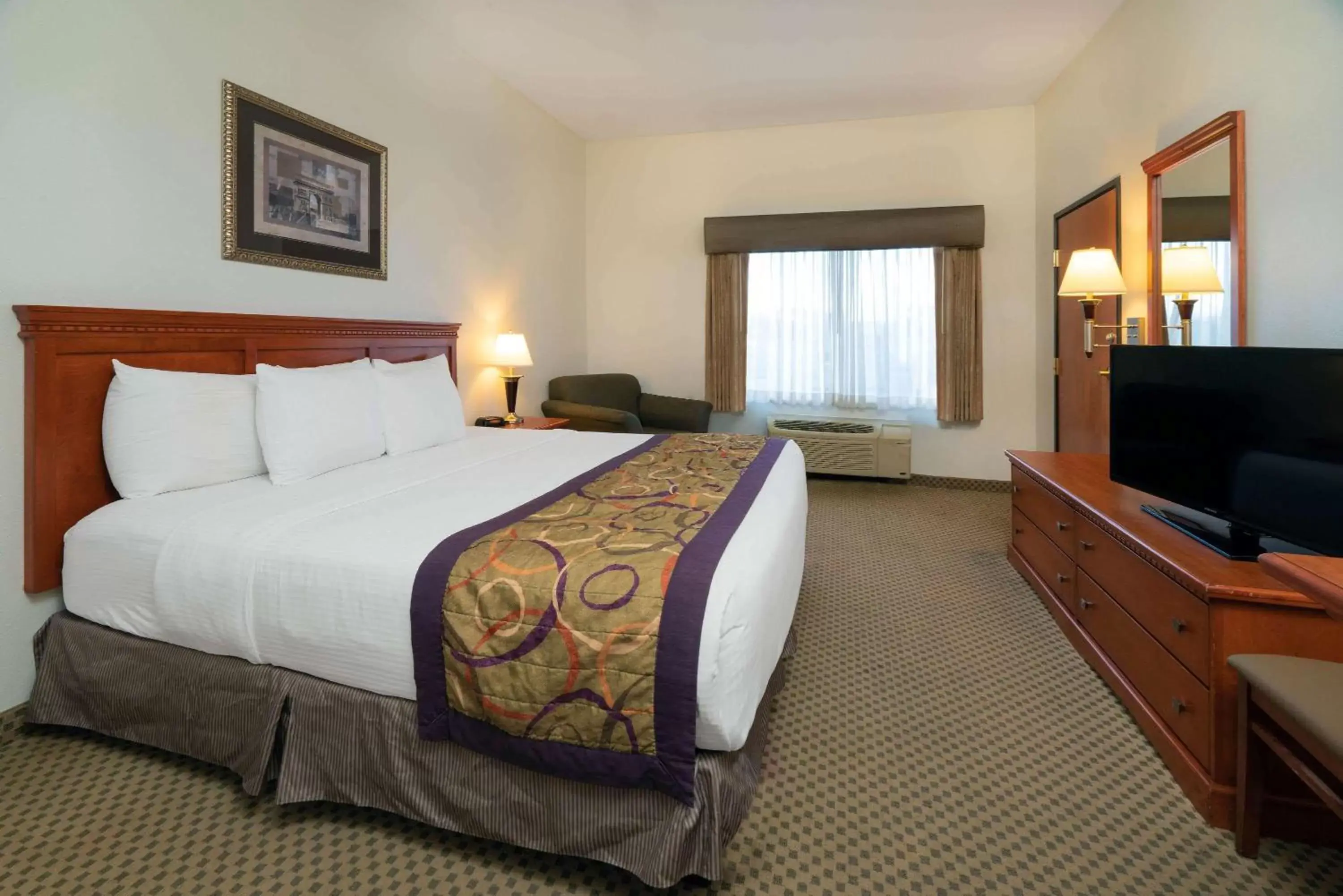 Photo of the whole room, Bed in La Quinta by Wyndham Kennewick