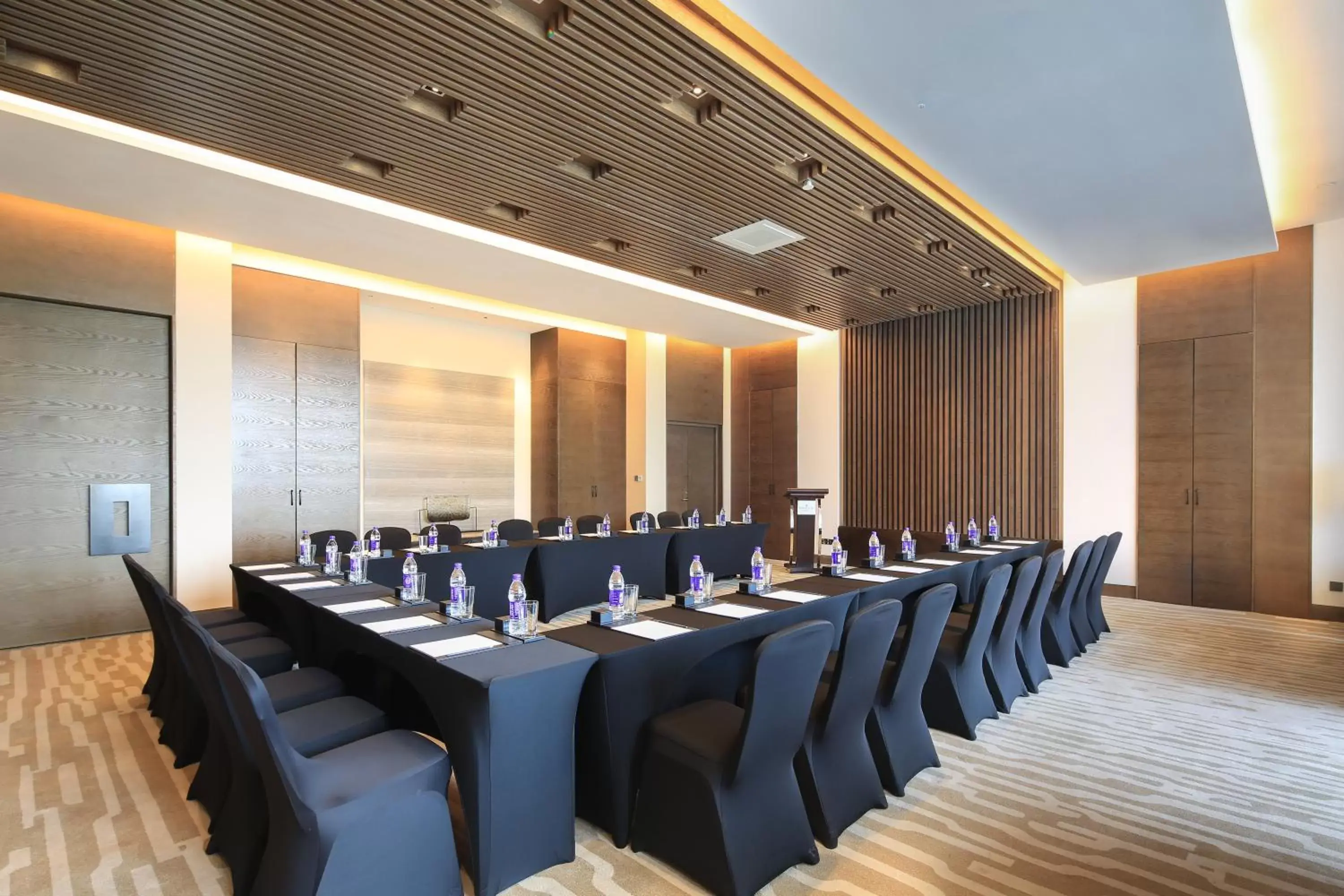 Meeting/conference room in InterContinental Taiyuan, an IHG Hotel