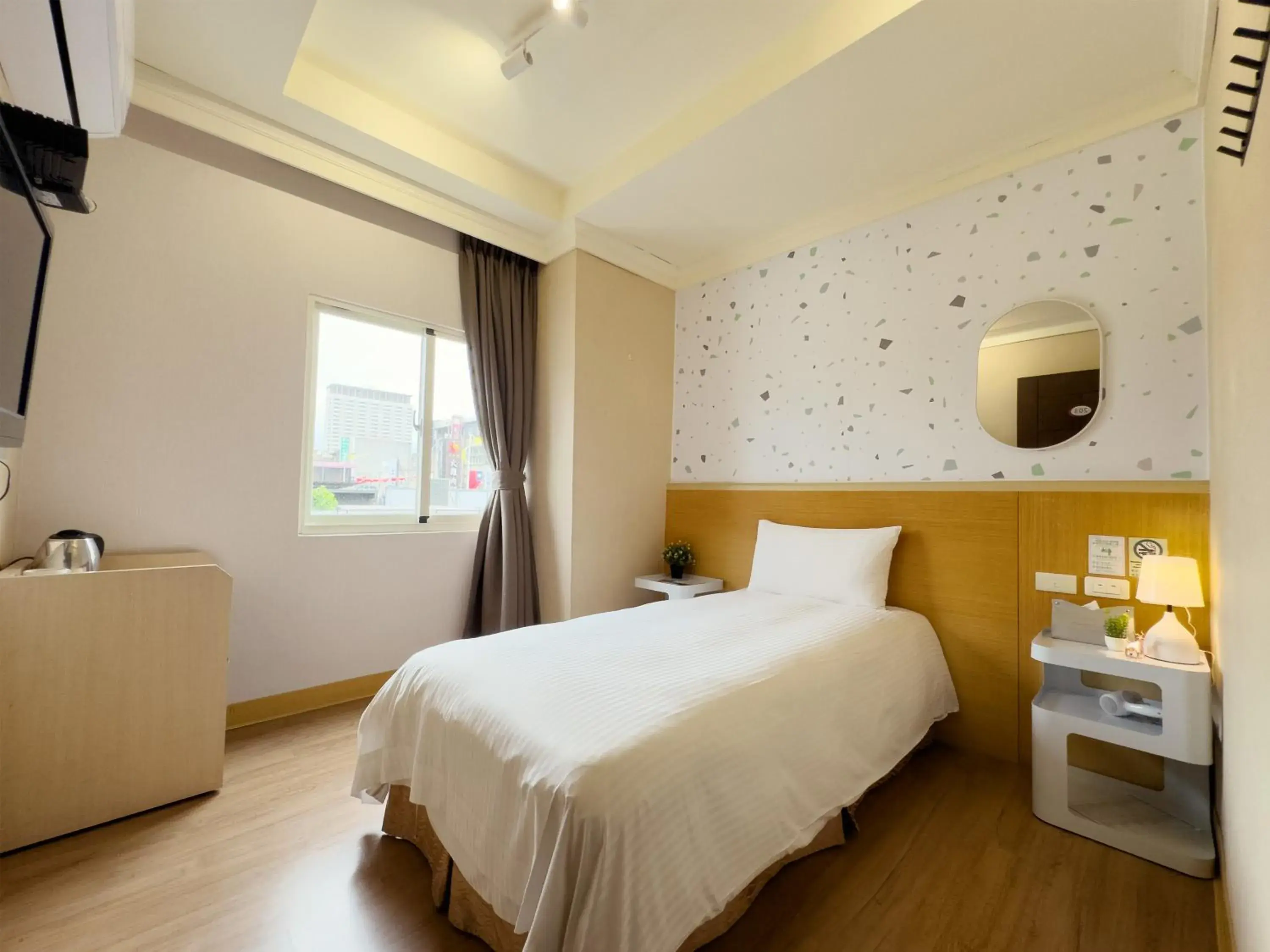 Photo of the whole room, Bed in together hotel-Hualien Zhongshan