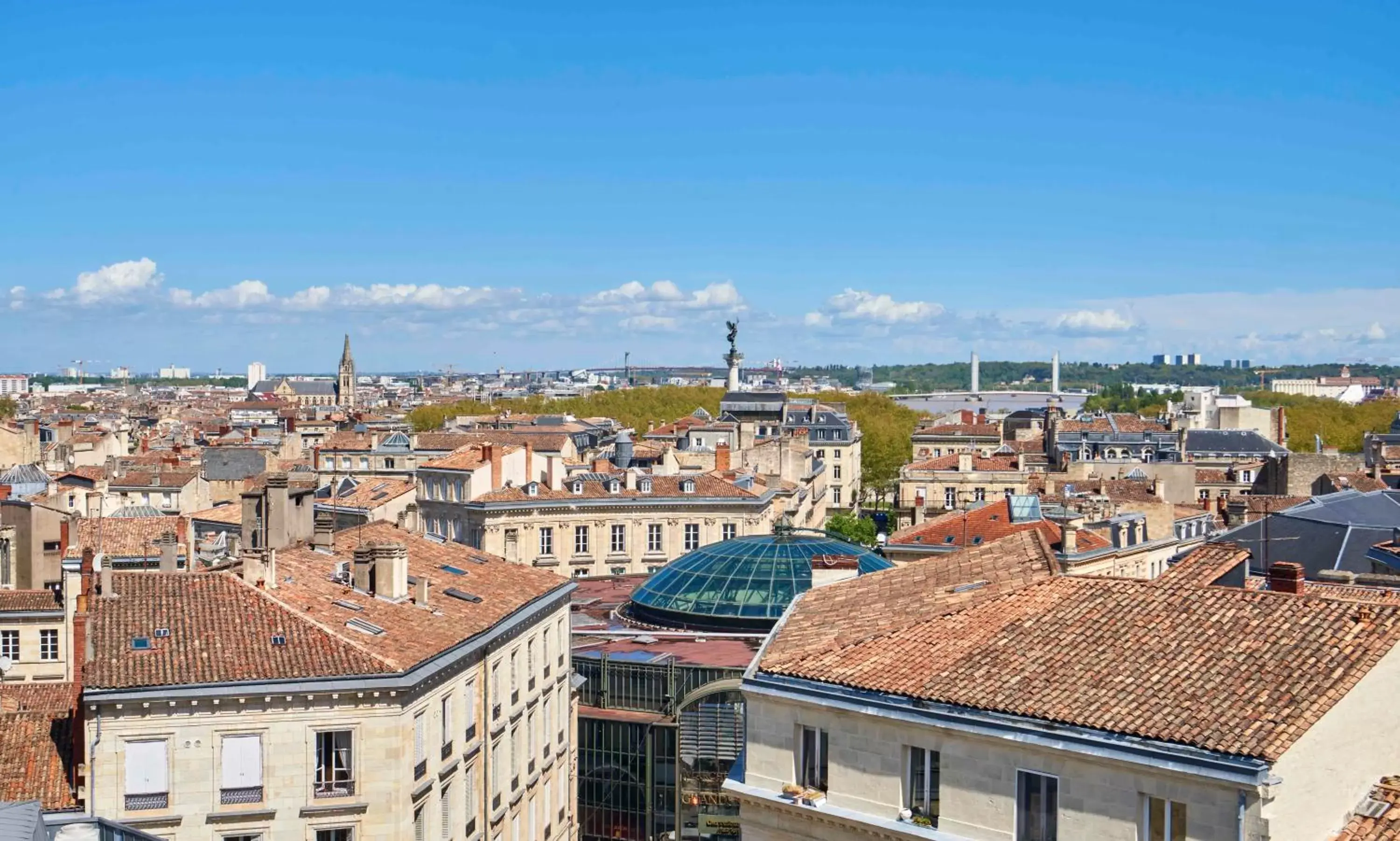 City view in Hotel Konti Bordeaux by HappyCulture