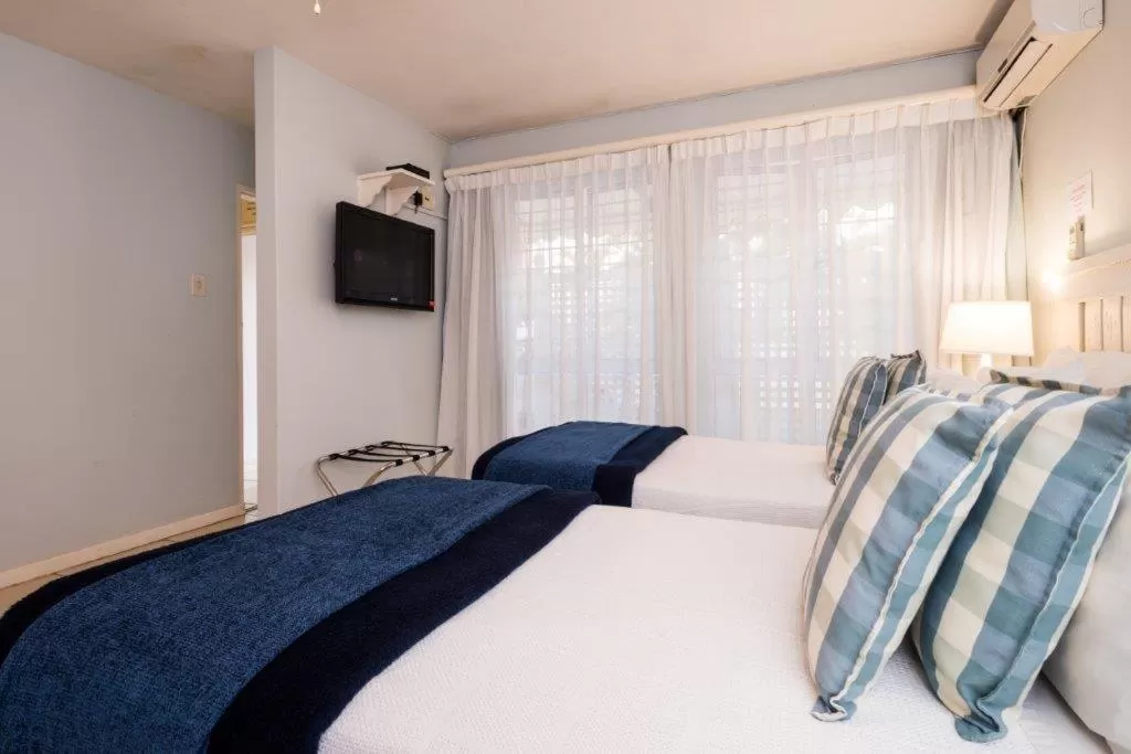 Bed in Flamingo Rocks