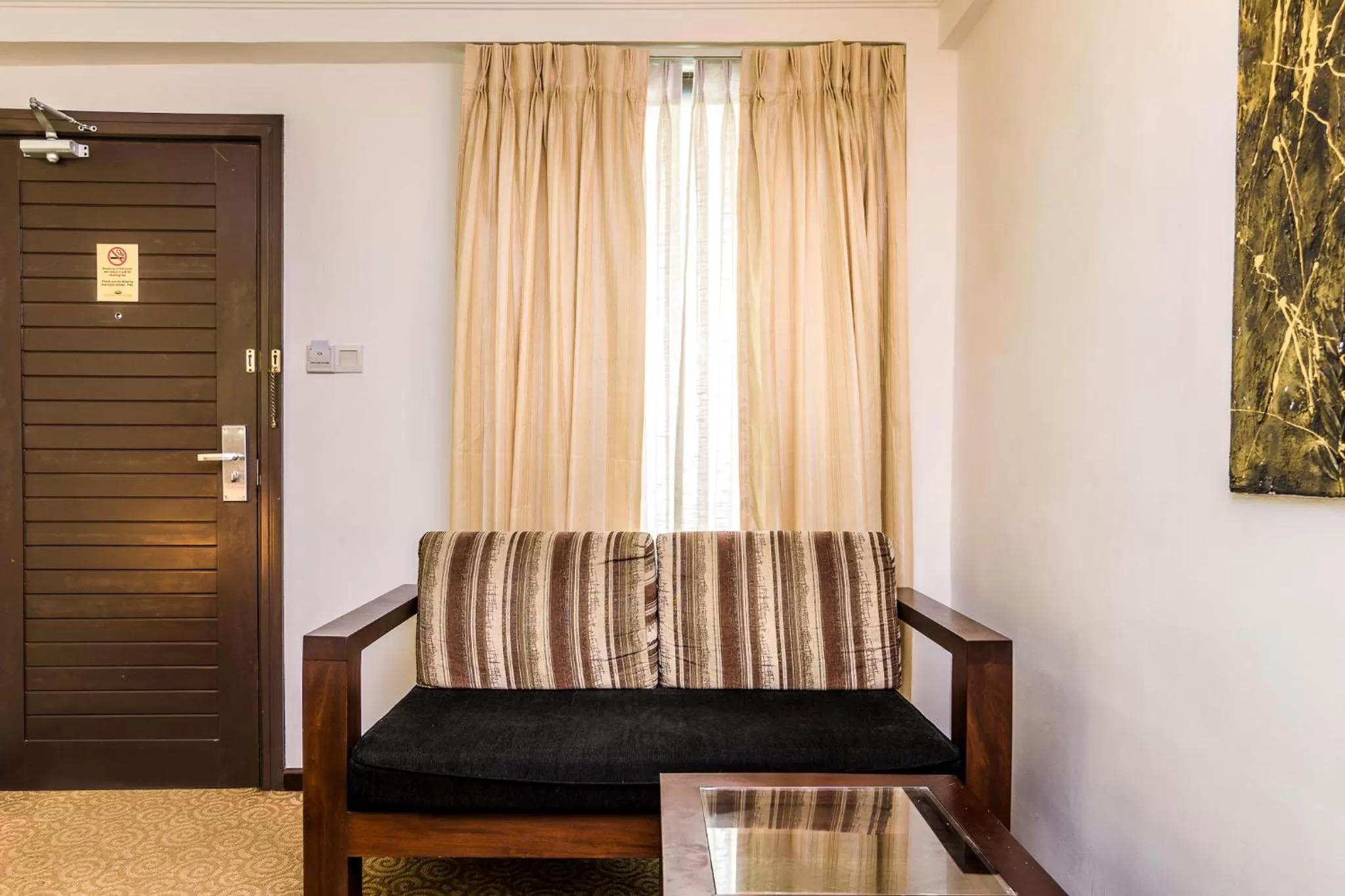 Photo of the whole room, Seating Area in Ceylon City Hotel,Colombo