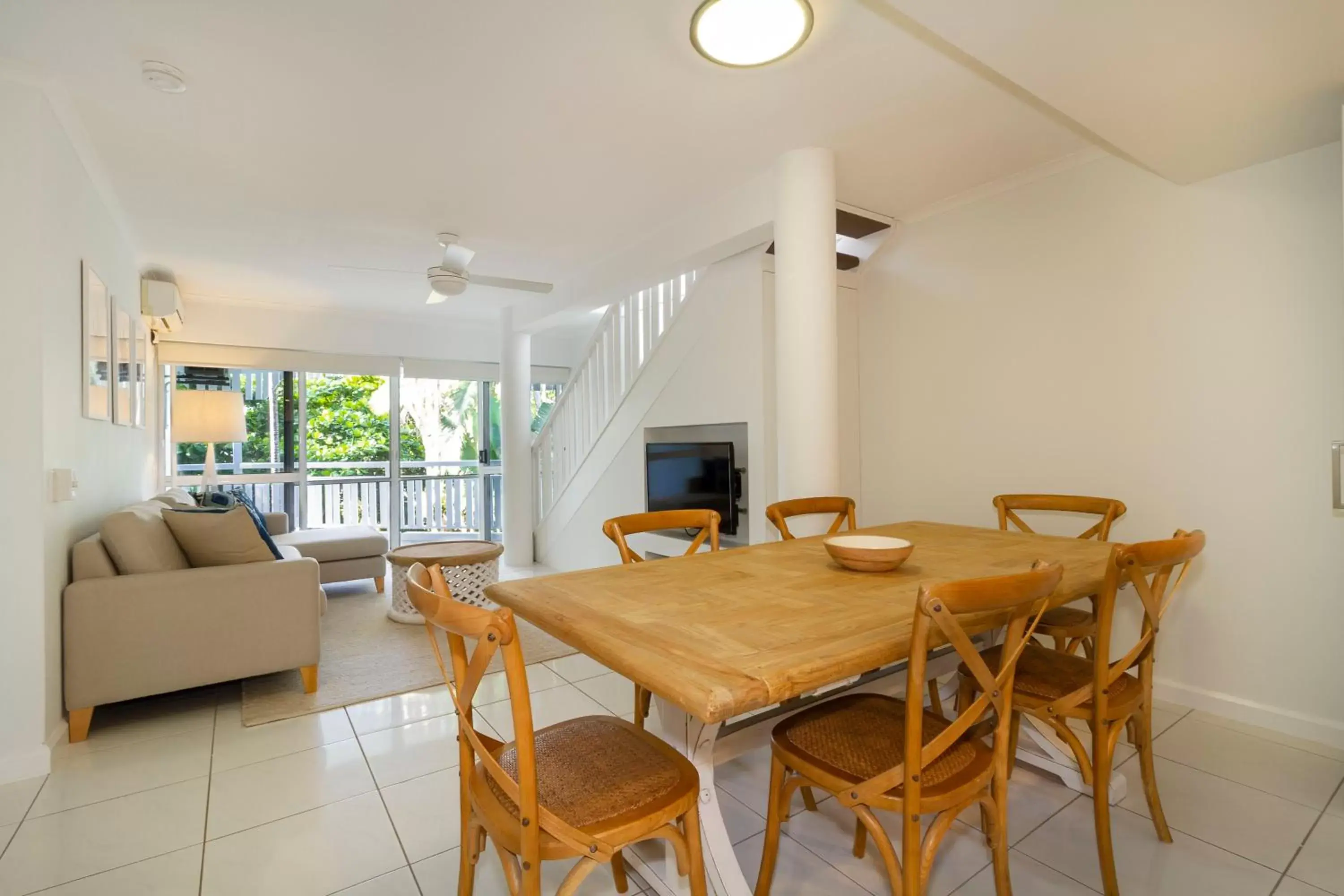 Dining Area in The White House Port Douglas