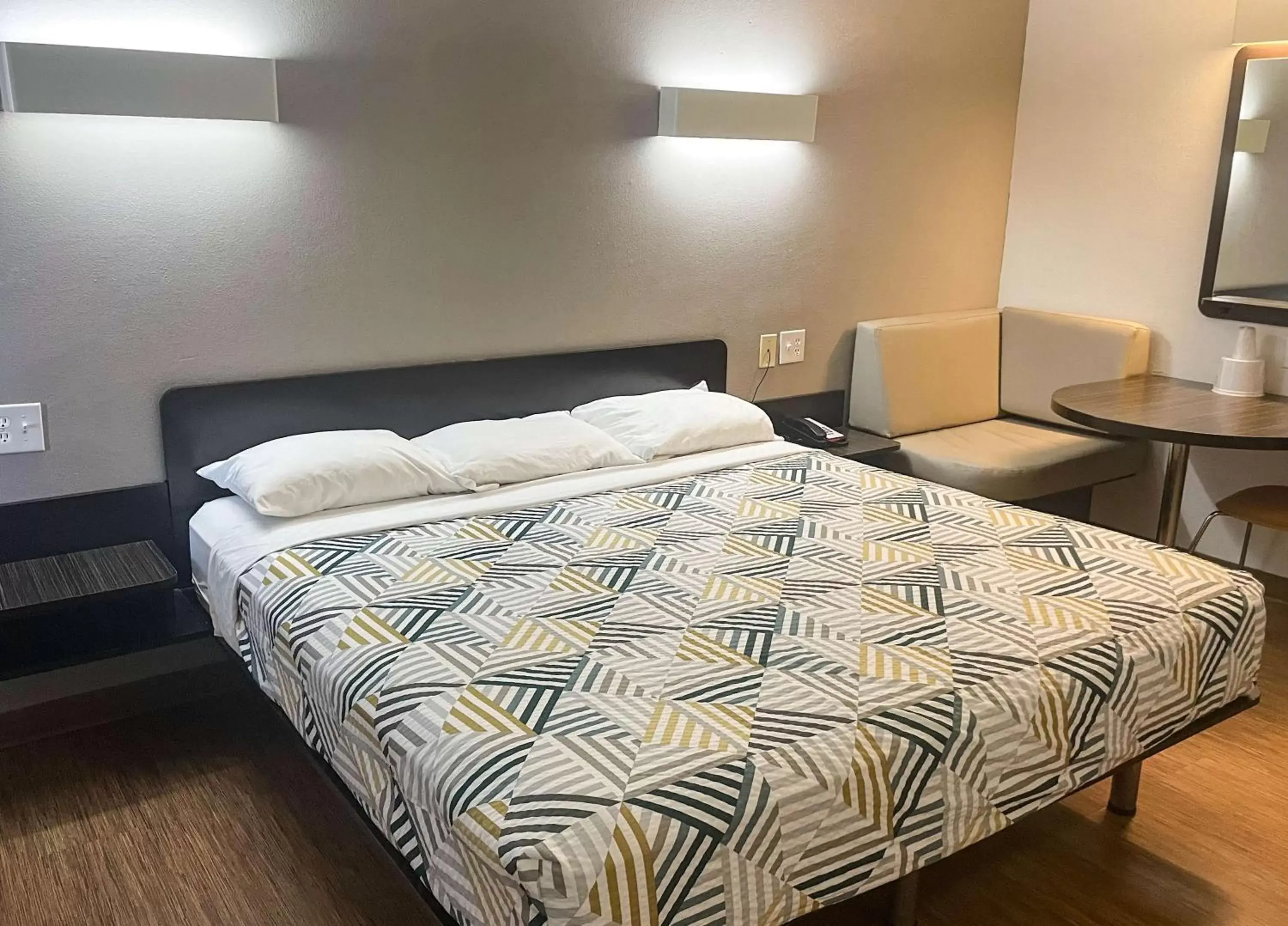 Bedroom, Bed in Motel 6-Wichita Falls, TX - North