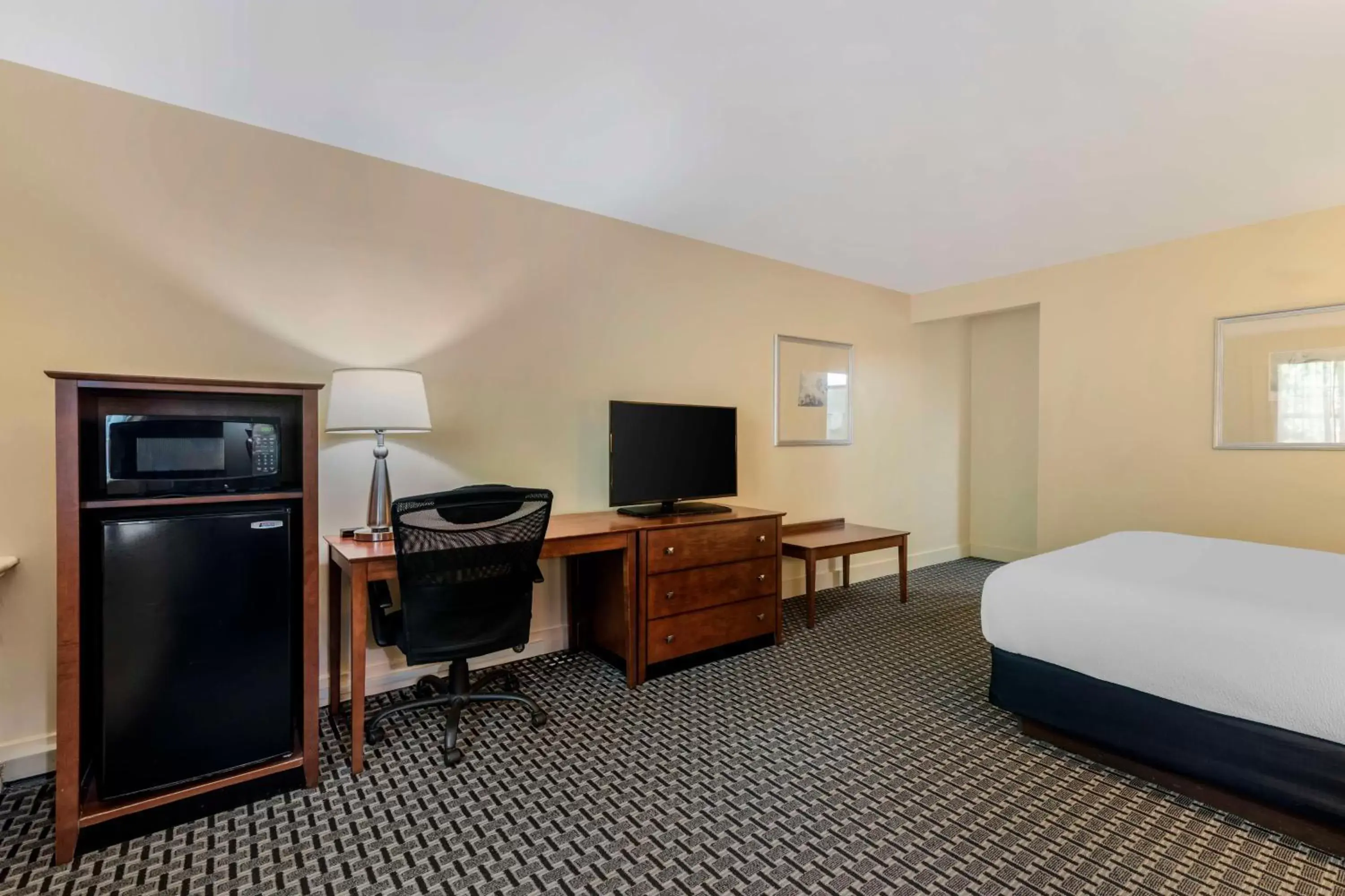 Bedroom, Bed in Best Western Plus Brunswick Bath Bedroom, Bed in Best Western Plus Brunswick Bath