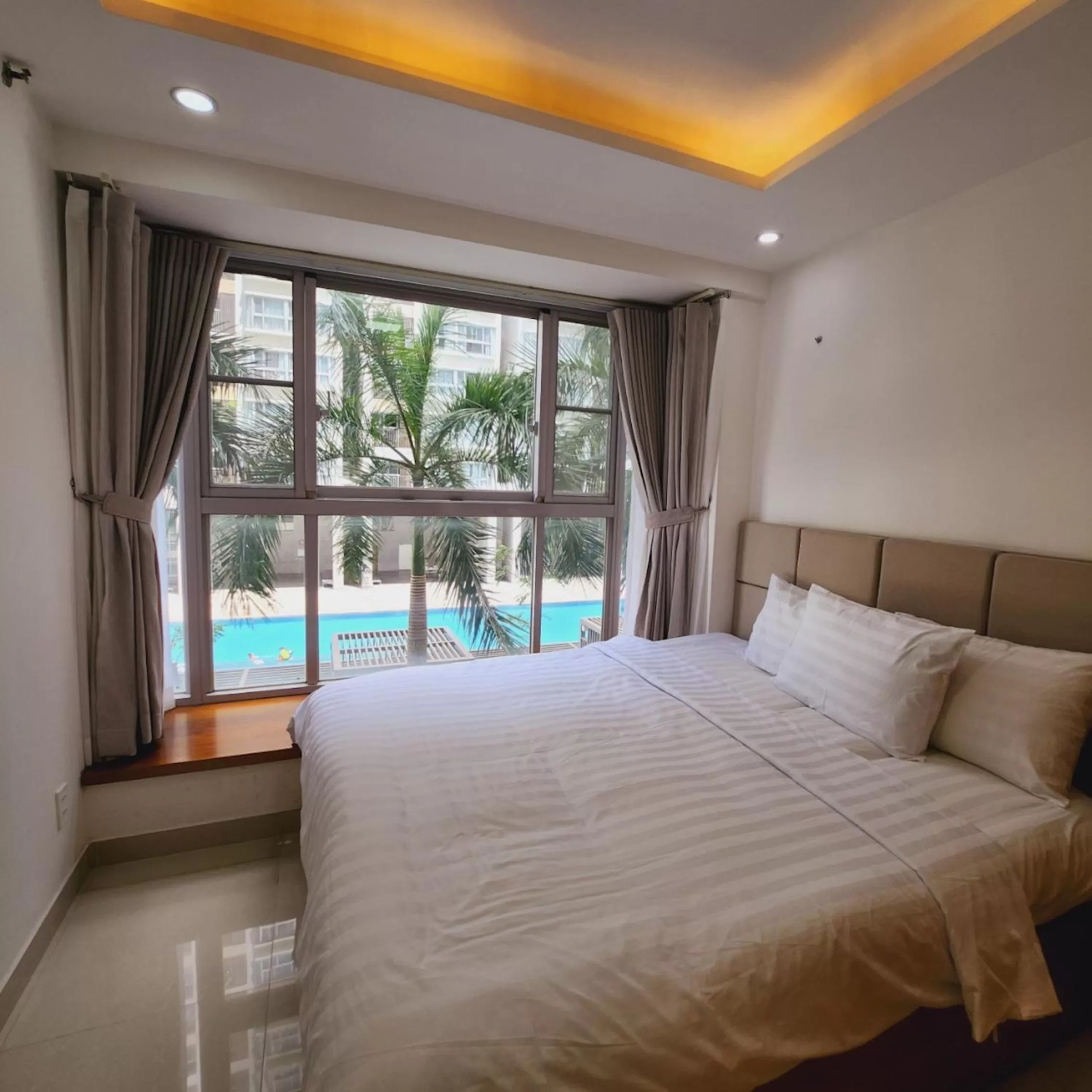 Bed in Scenic Valley Suite