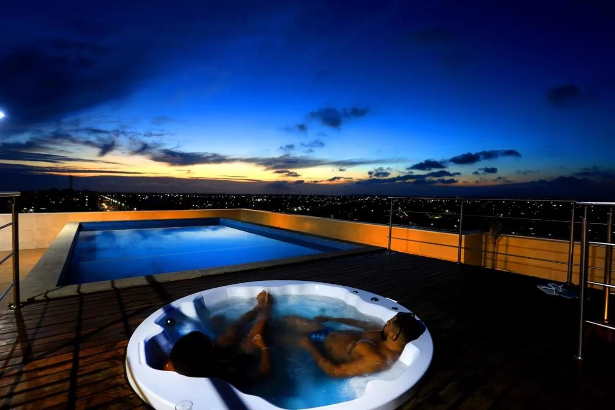 Hot Tub in Paradiso Corporate