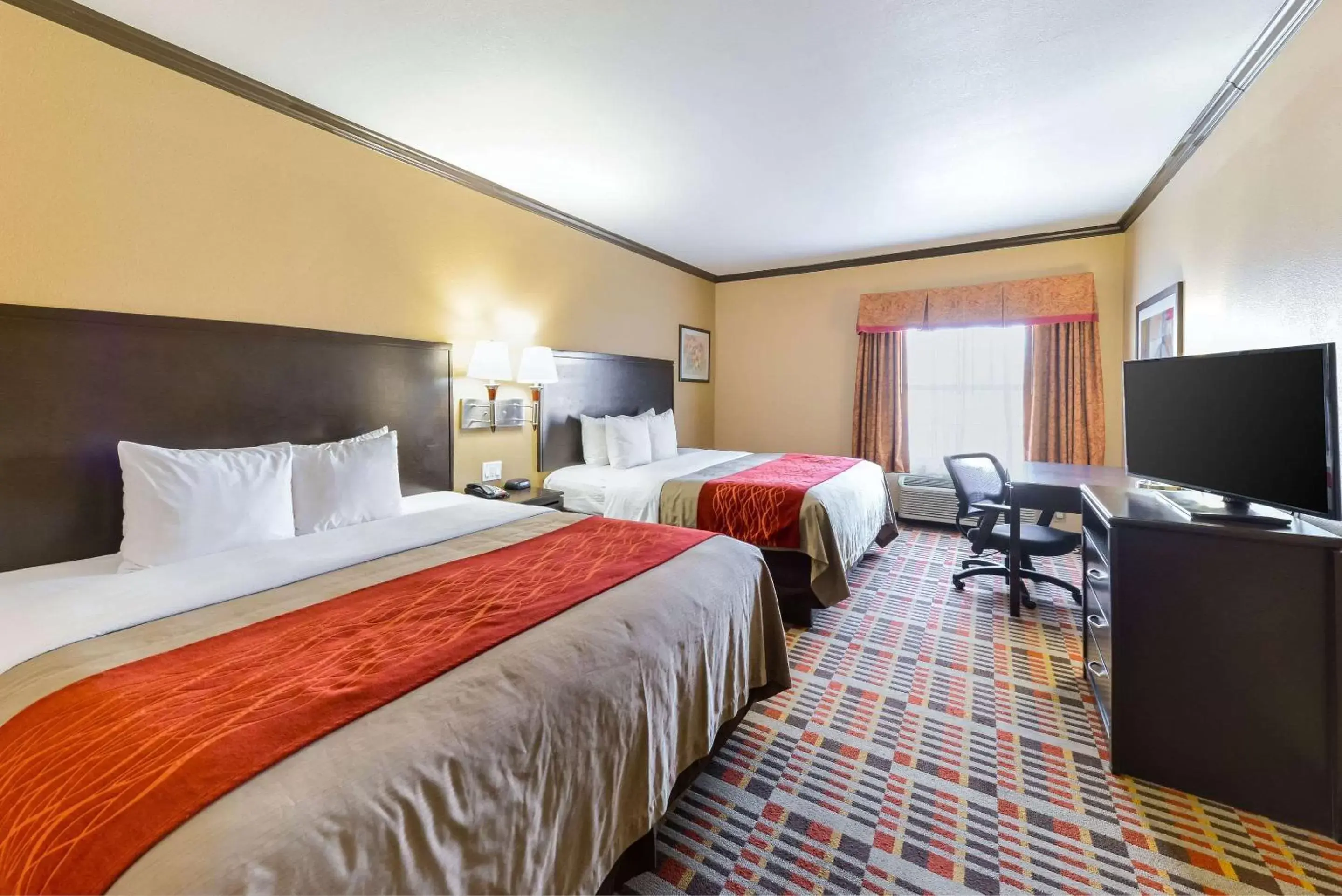 Photo of the whole room, Bed in Quality Inn & Suites Lubbock