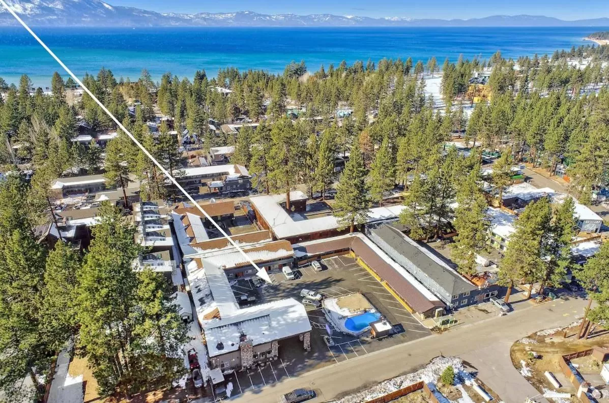 Queen Room in Blue Jay Lodge