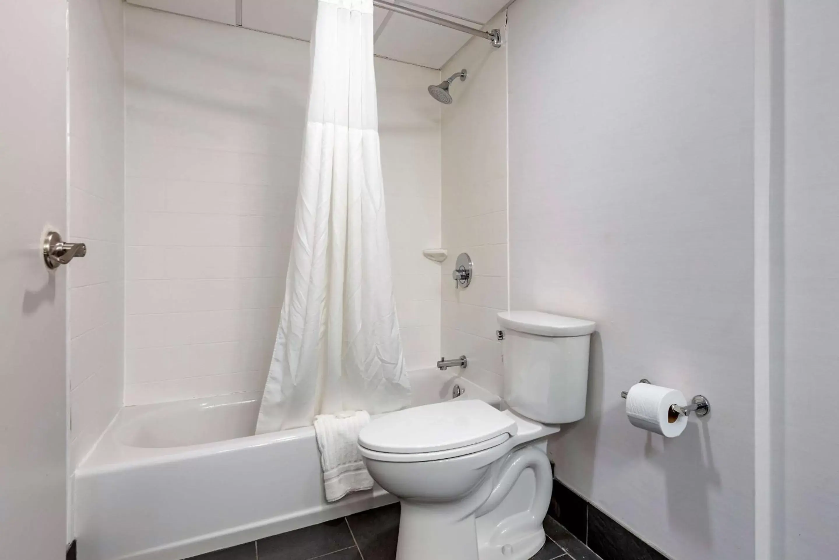 Bedroom, Bathroom in Comfort Inn & Suites Syracuse North