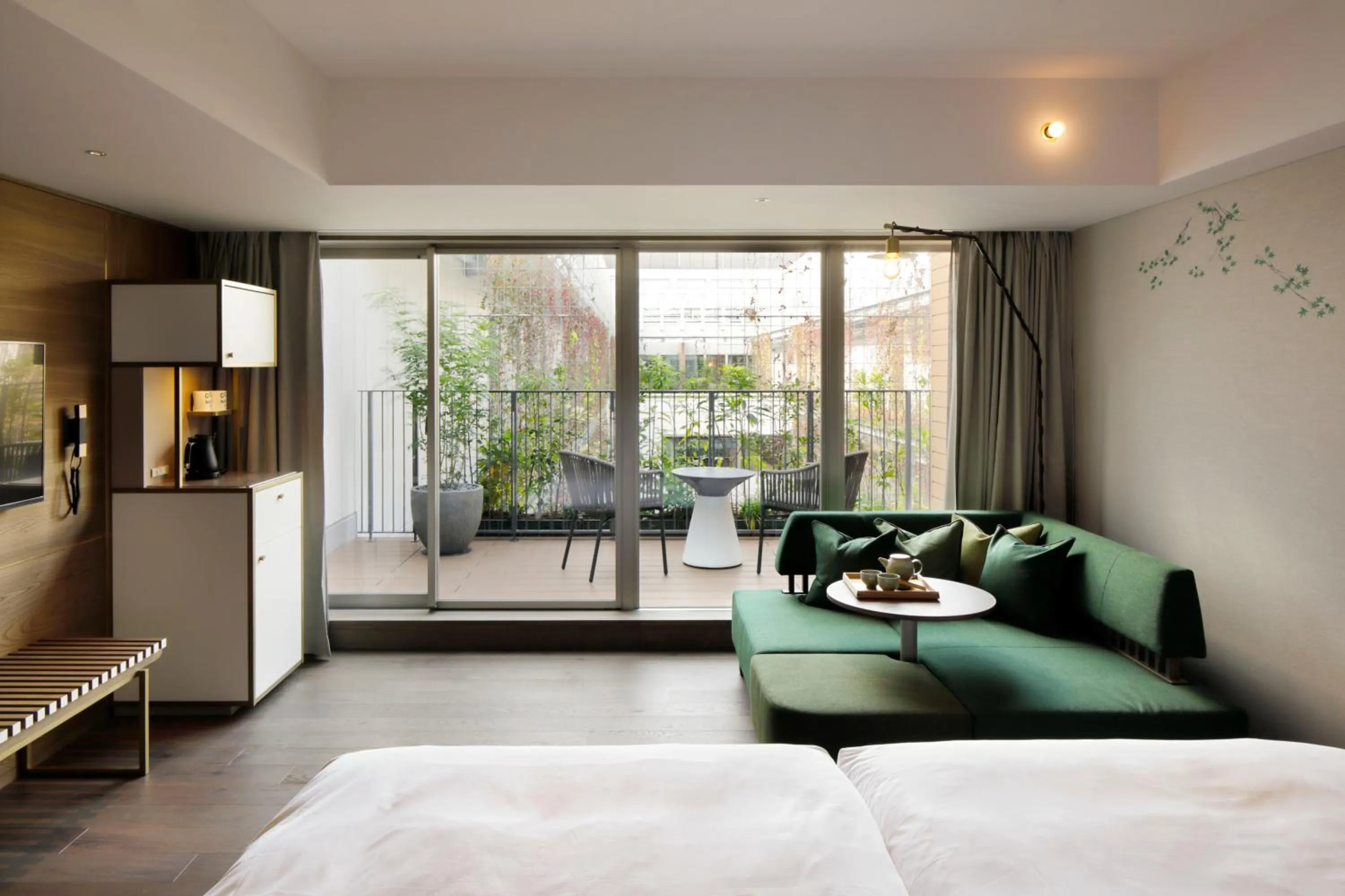 Balcony/Terrace, Bed in GOOD NATURE HOTEL KYOTO