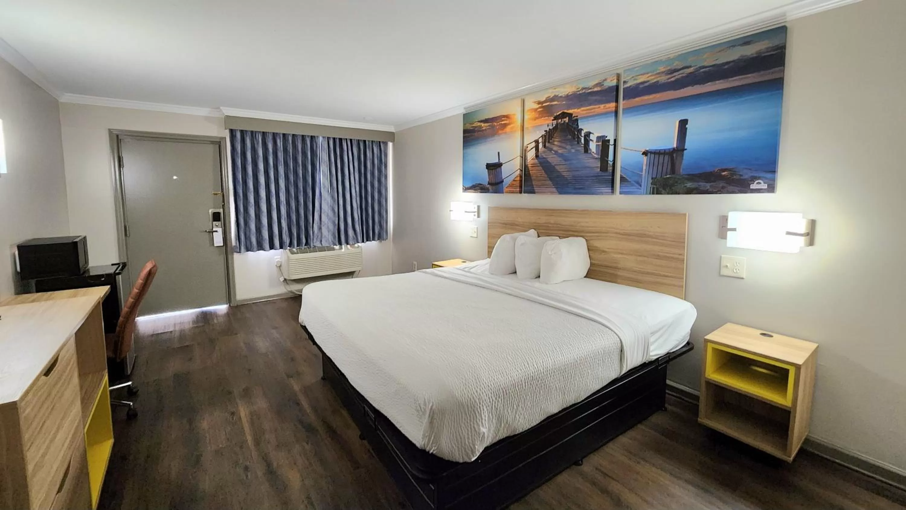 Bedroom, Bed in Days Inn by Wyndham Slidell