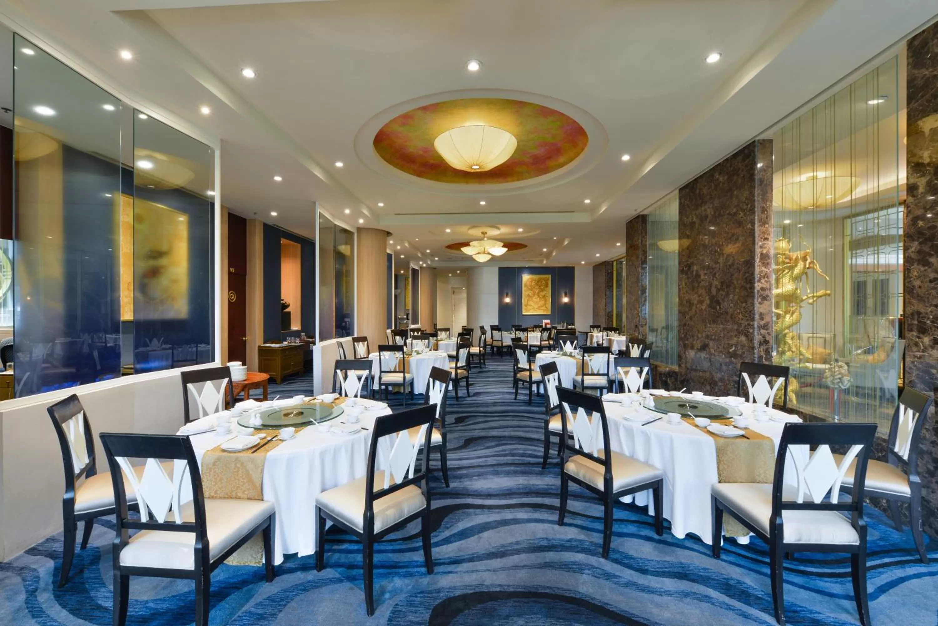 Restaurant/places to eat in Miracle Grand Convention Hotel
