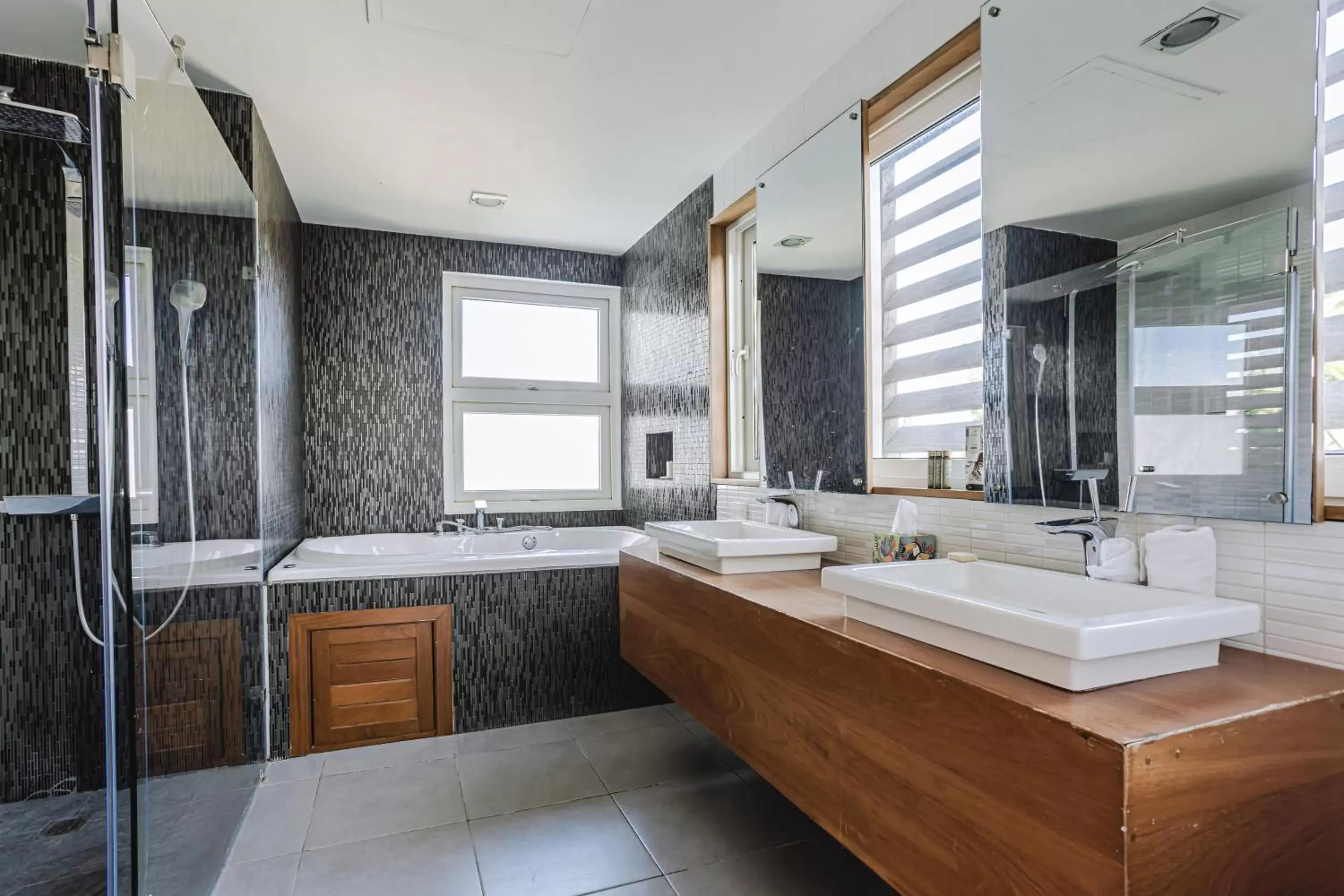 Bathroom in Ultravioleta Boutique Residences