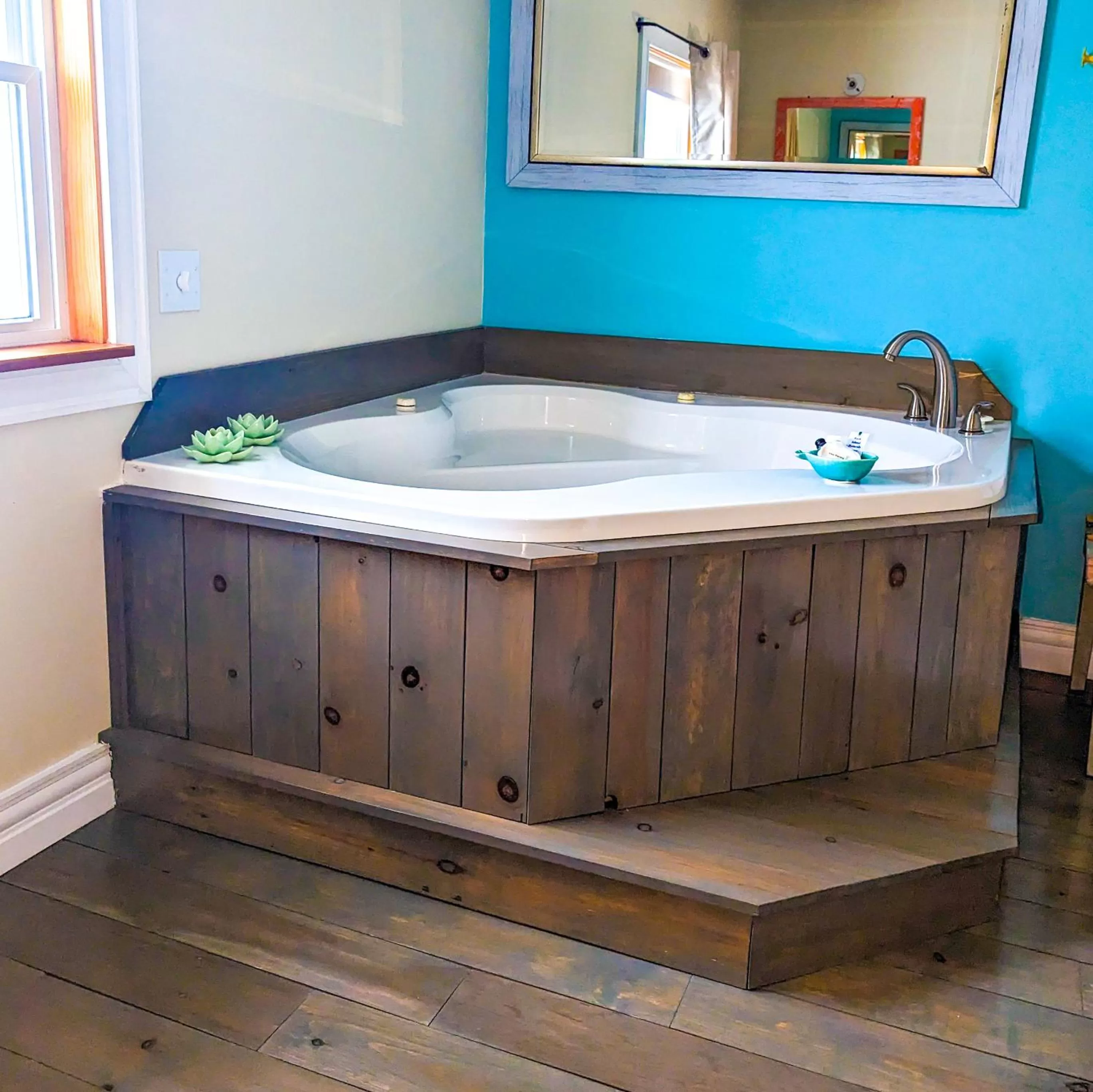 Hot Tub in The Turnip Bed and Breakfast