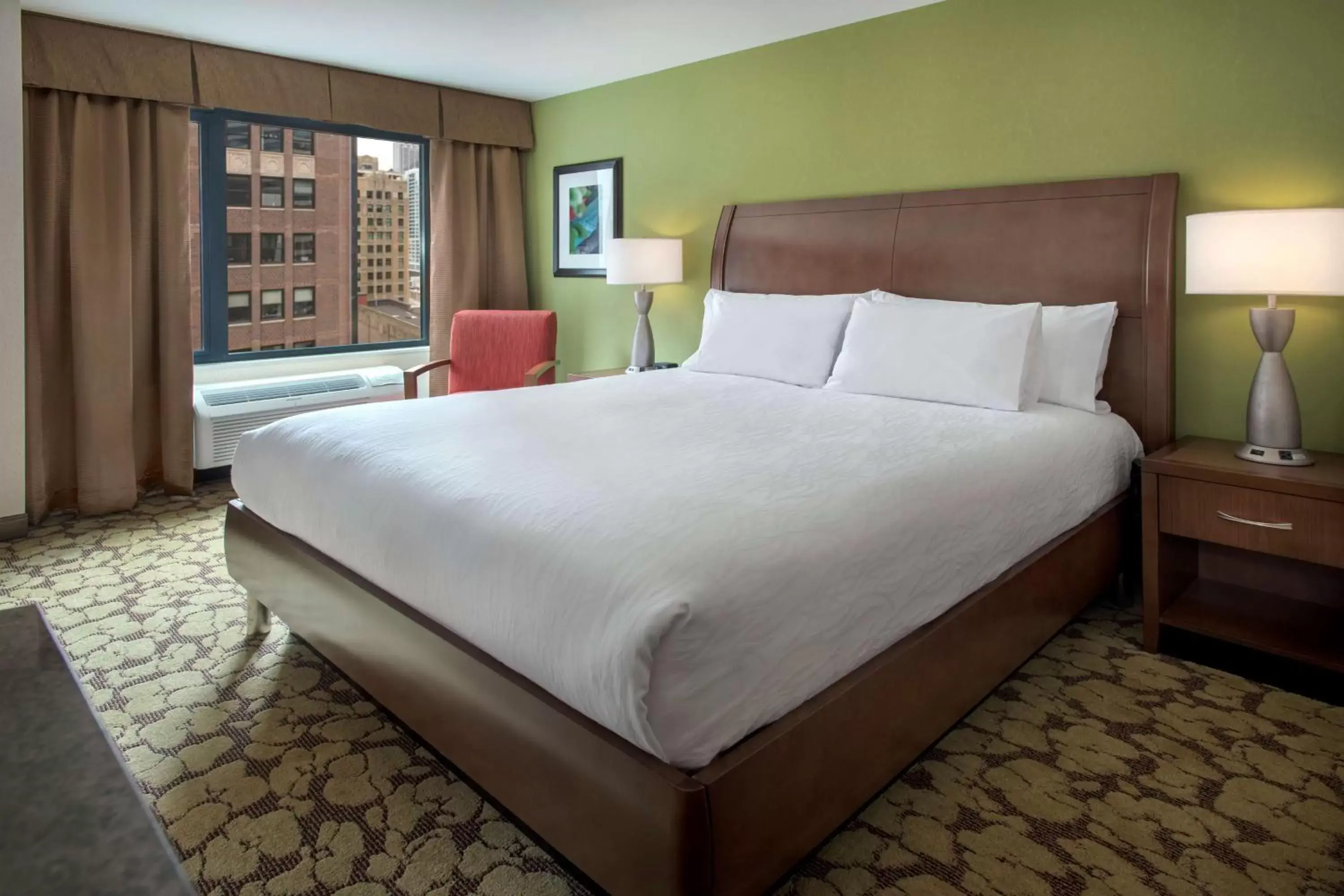 Bed in Hilton Garden Inn Chicago Downtown Riverwalk