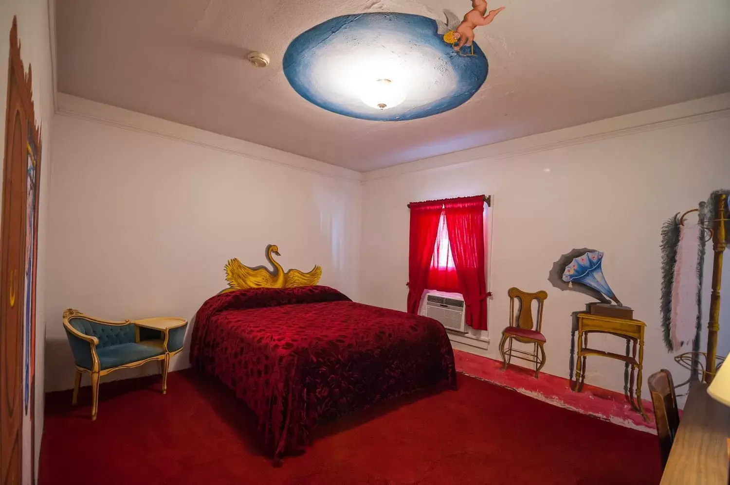 Bed in Amargosa Opera House & Hotel