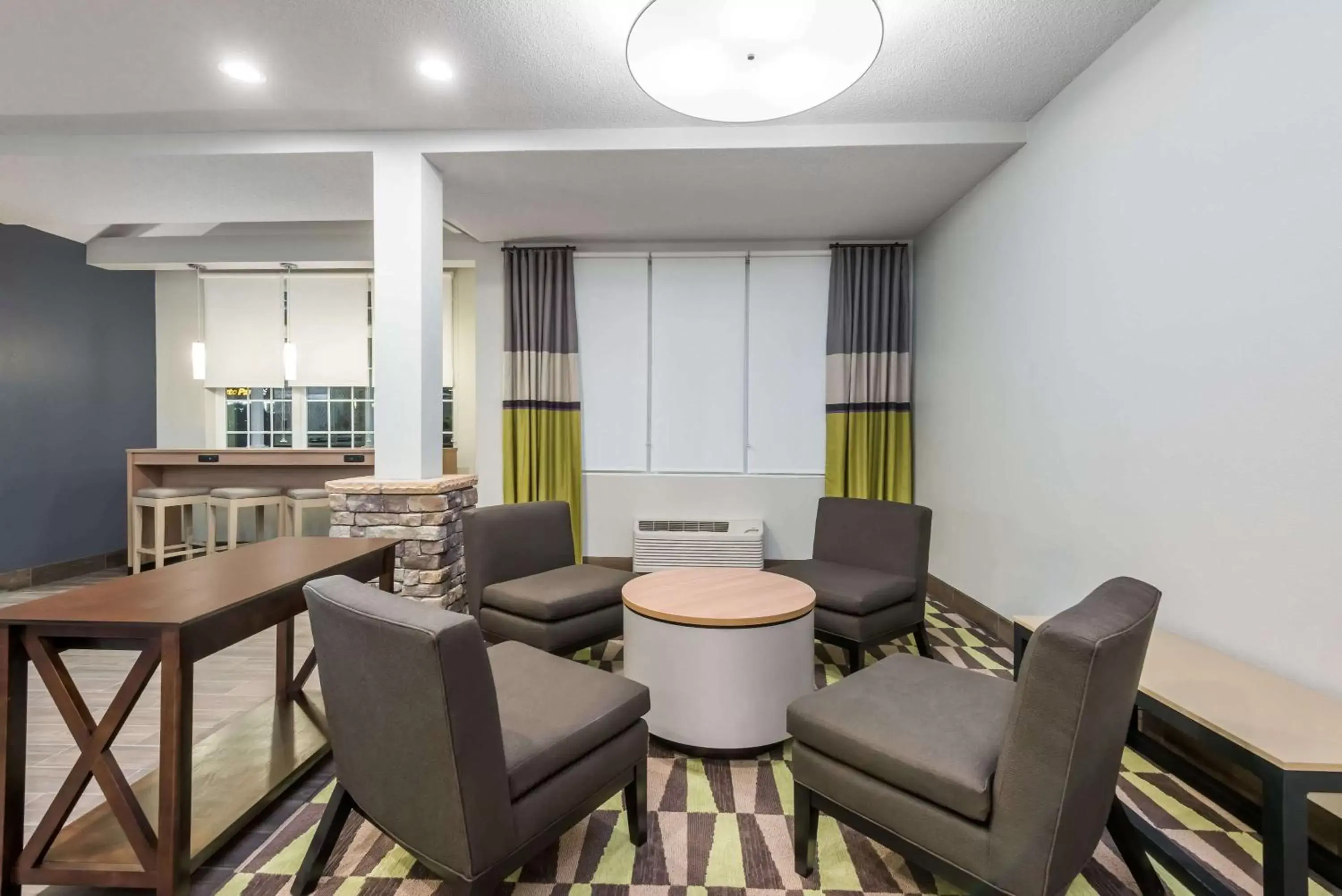 Lobby or reception, Seating Area in Microtel Inn & Suites by Wyndham New Martinsville