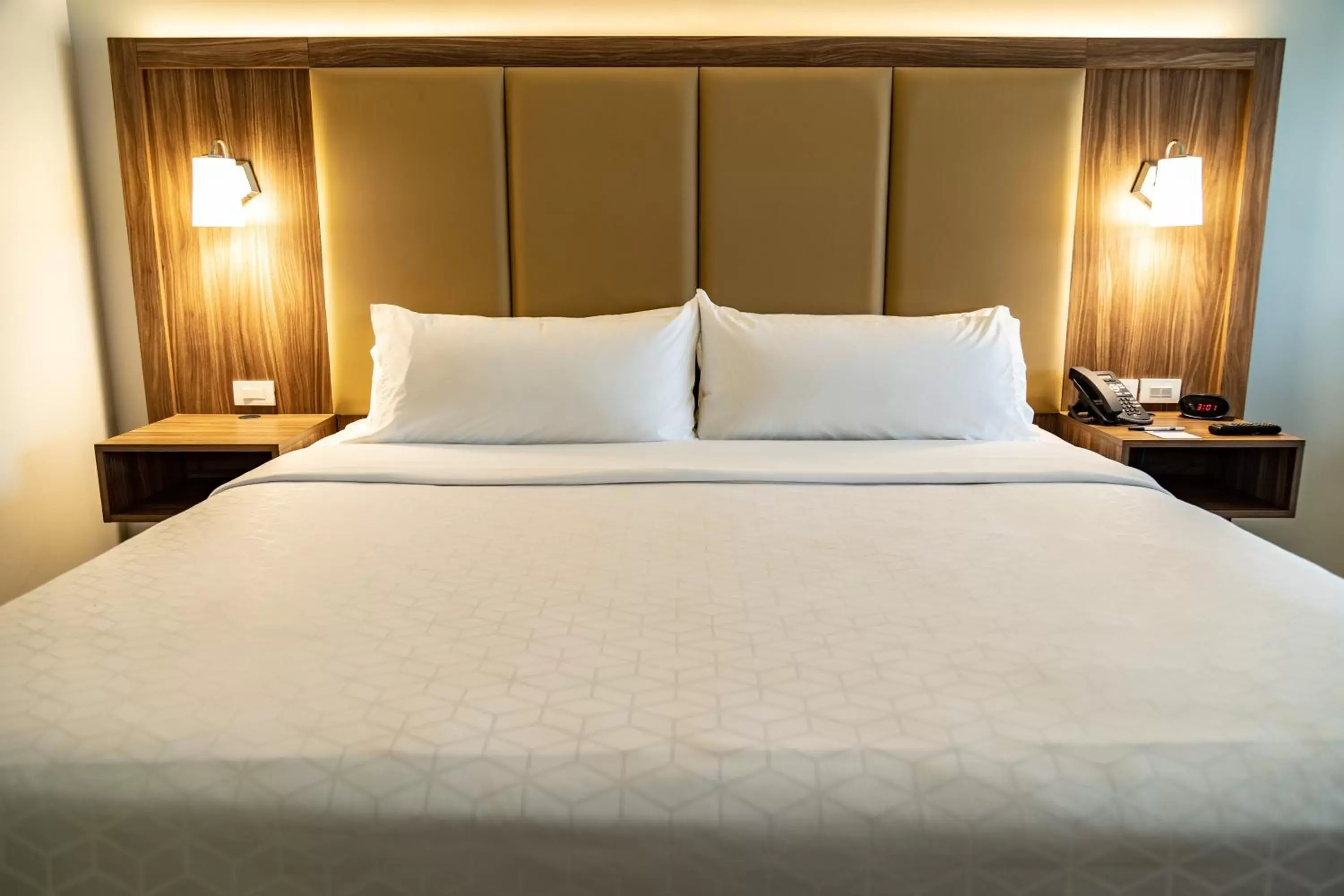 Bed in Holiday Inn Express & Suites - Ensenada Centro, an IHG Hotel