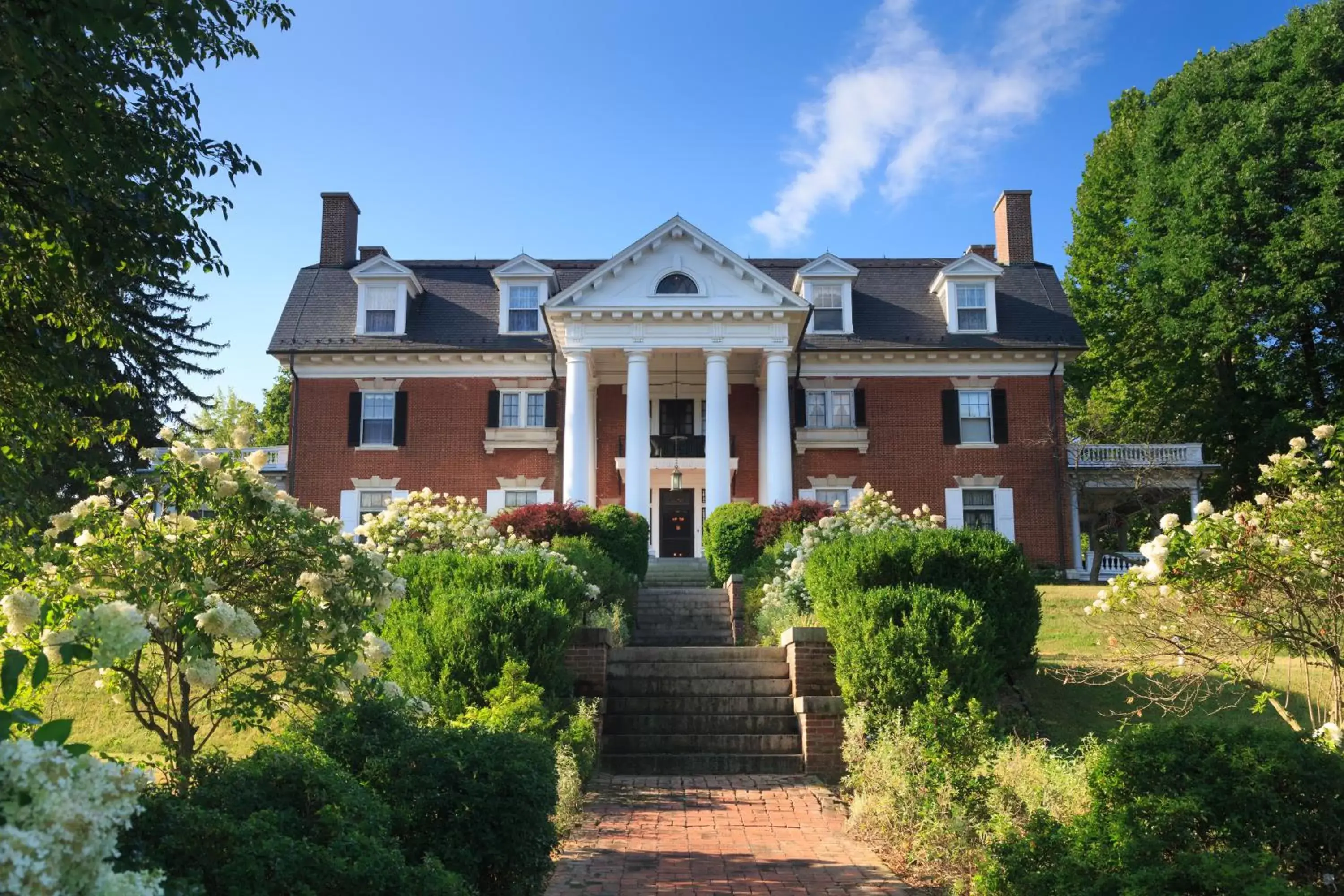 Facade/entrance, Property Building in Mercersburg Inn