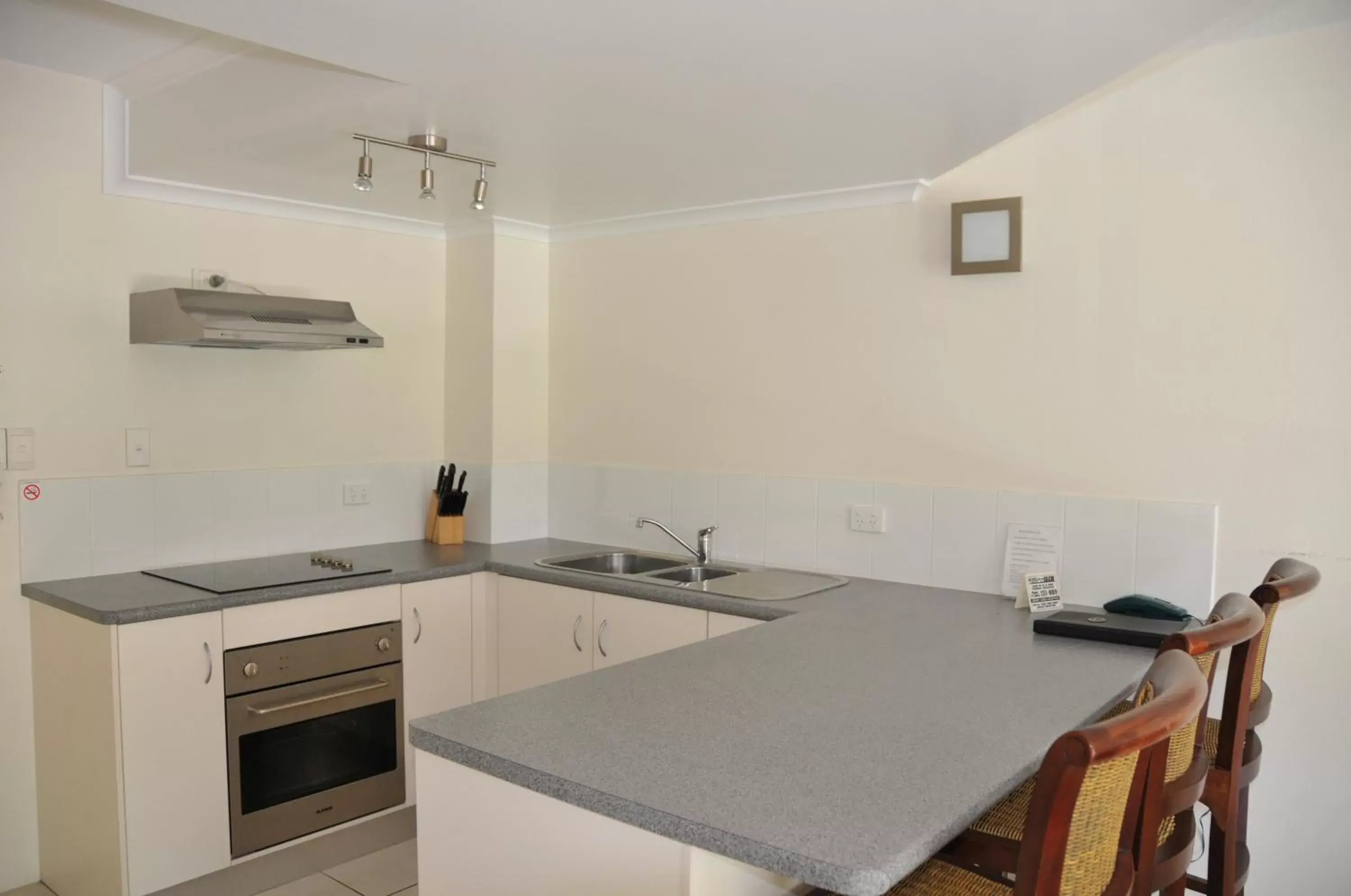 Kitchen or kitchenette, Kitchen/Kitchenette in Reef Gateway Apartments