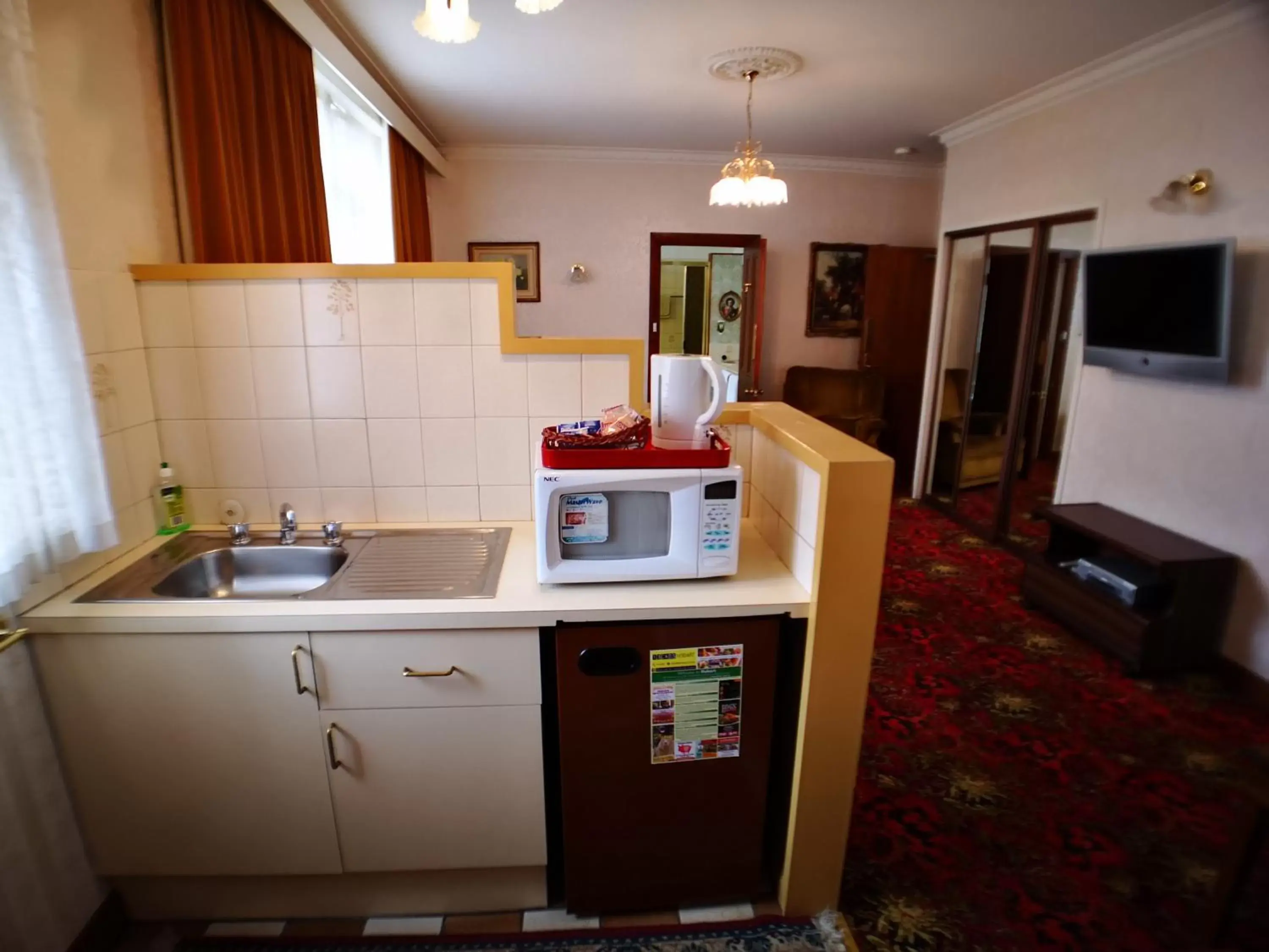 Motel Mayfair on Cavell Motel Mayfair on Cavell