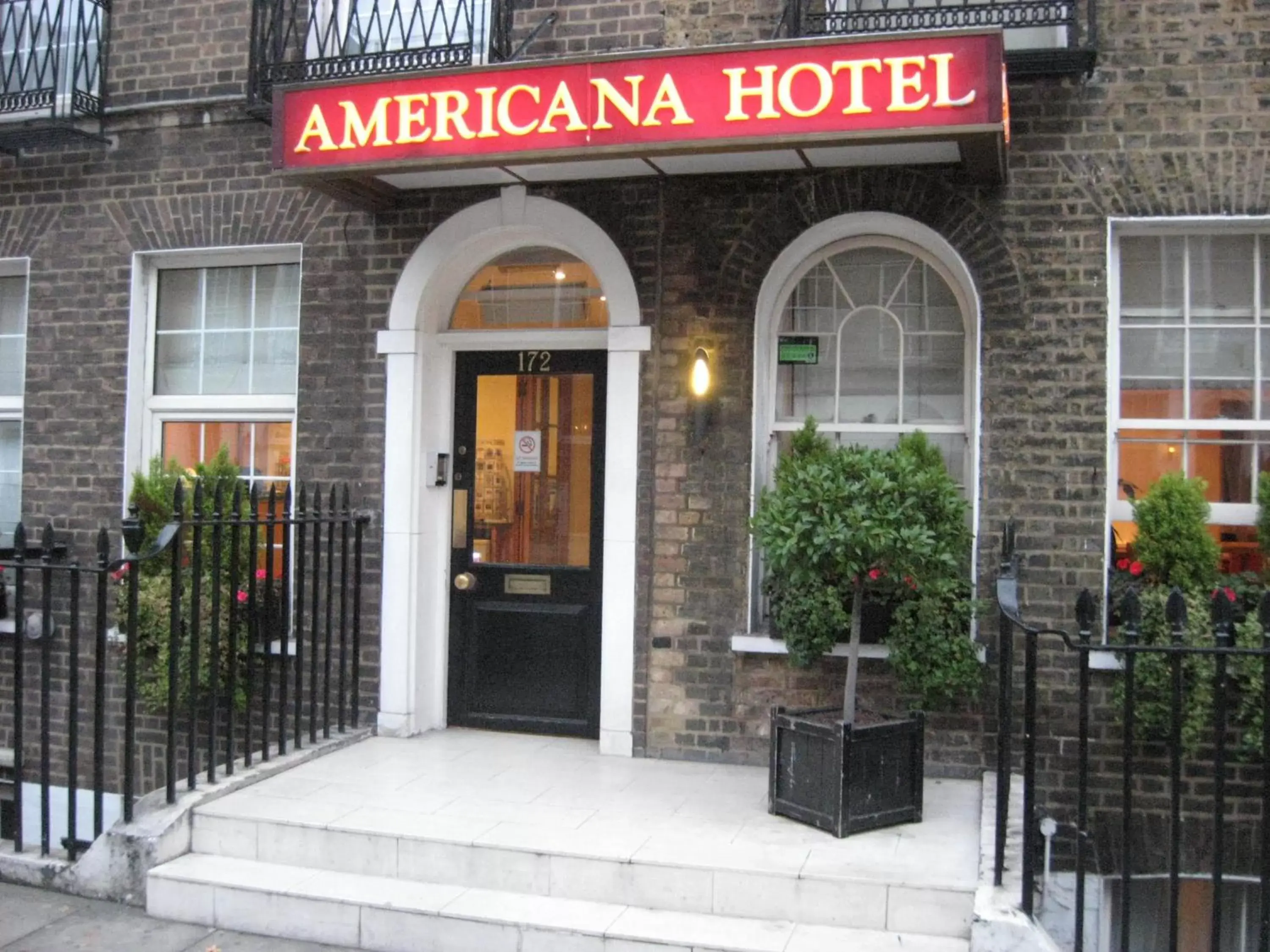 Facade/entrance in Americana Hotel