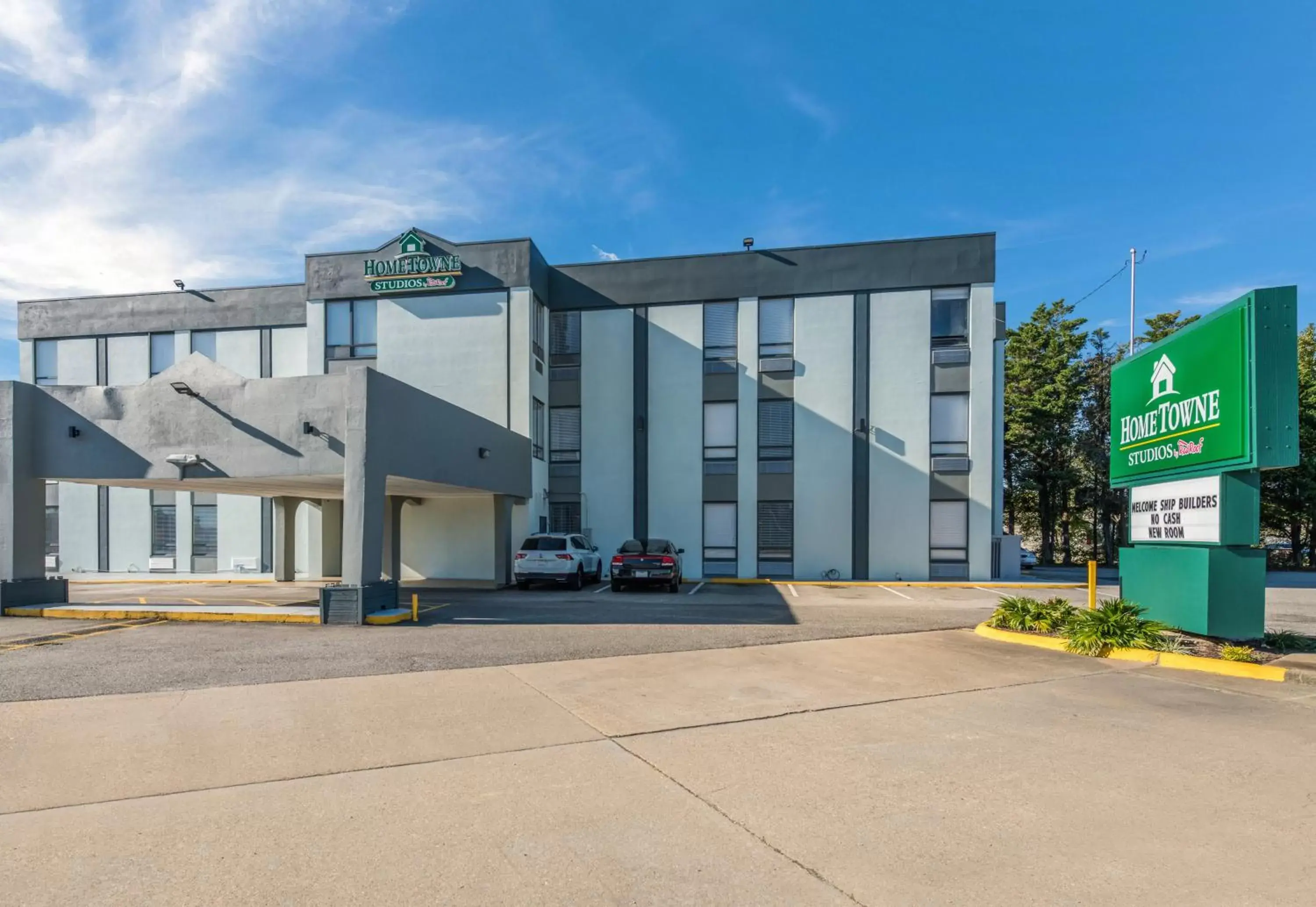 Property building in HomeTowne Studios by Red Roof Newport News - Hampton West Property building in HomeTowne Studios by Red Roof Newport News - Hampton West