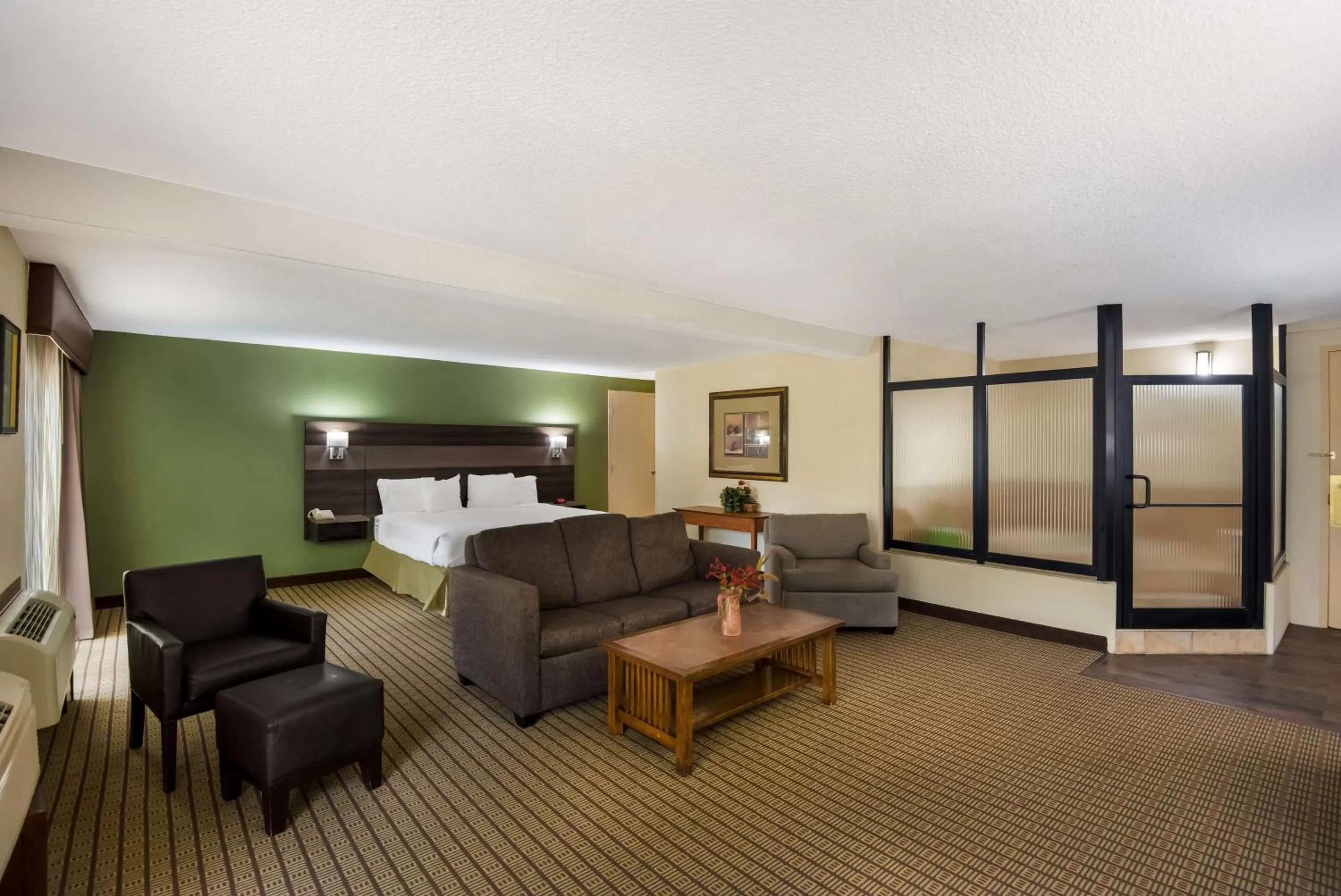 Photo of the whole room, Bed in Best Western Prairie Inn & Conference Center