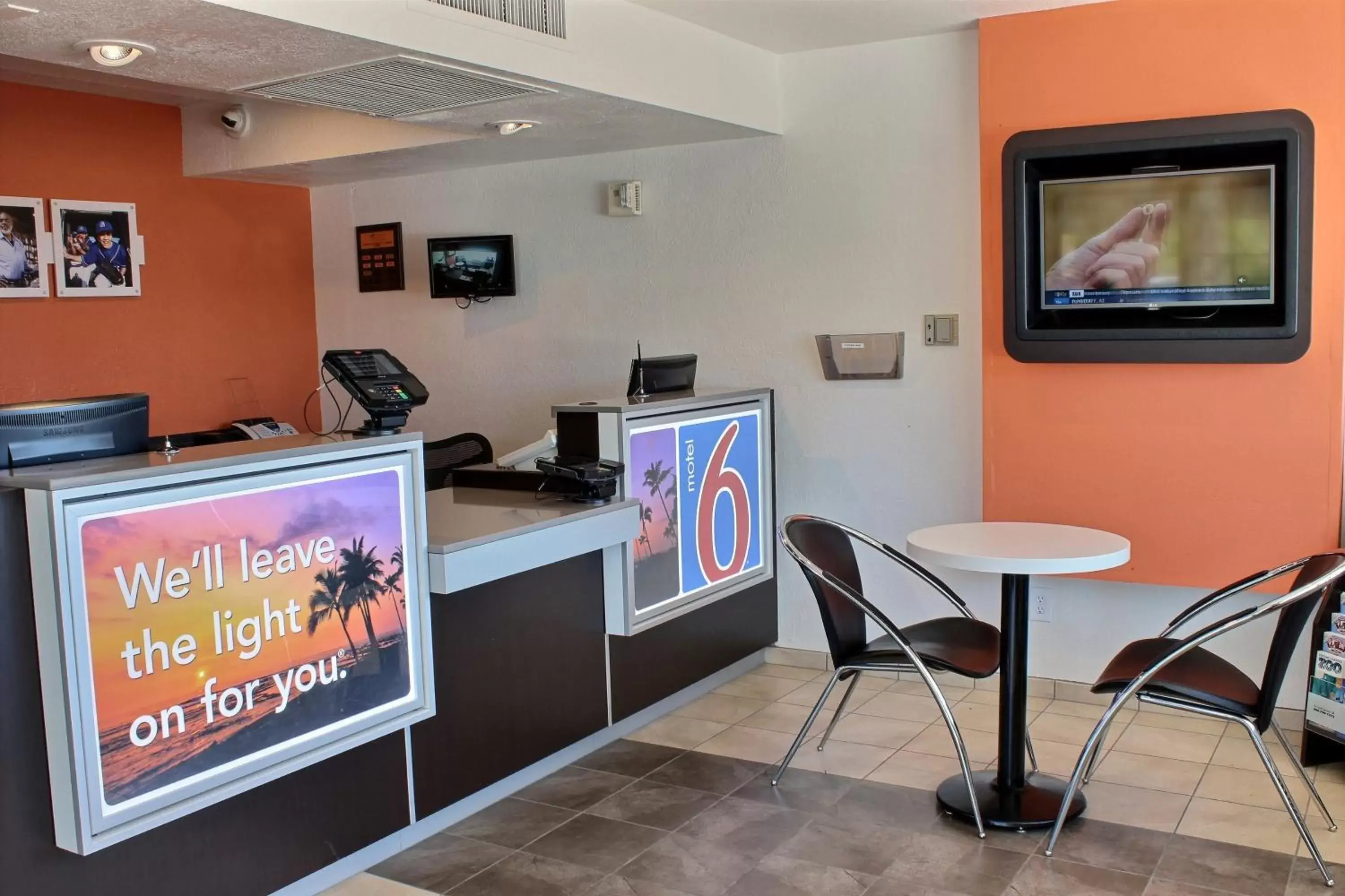 Lobby or reception in Motel 6-Coalinga, CA - East Lobby or reception in Motel 6-Coalinga, CA - East