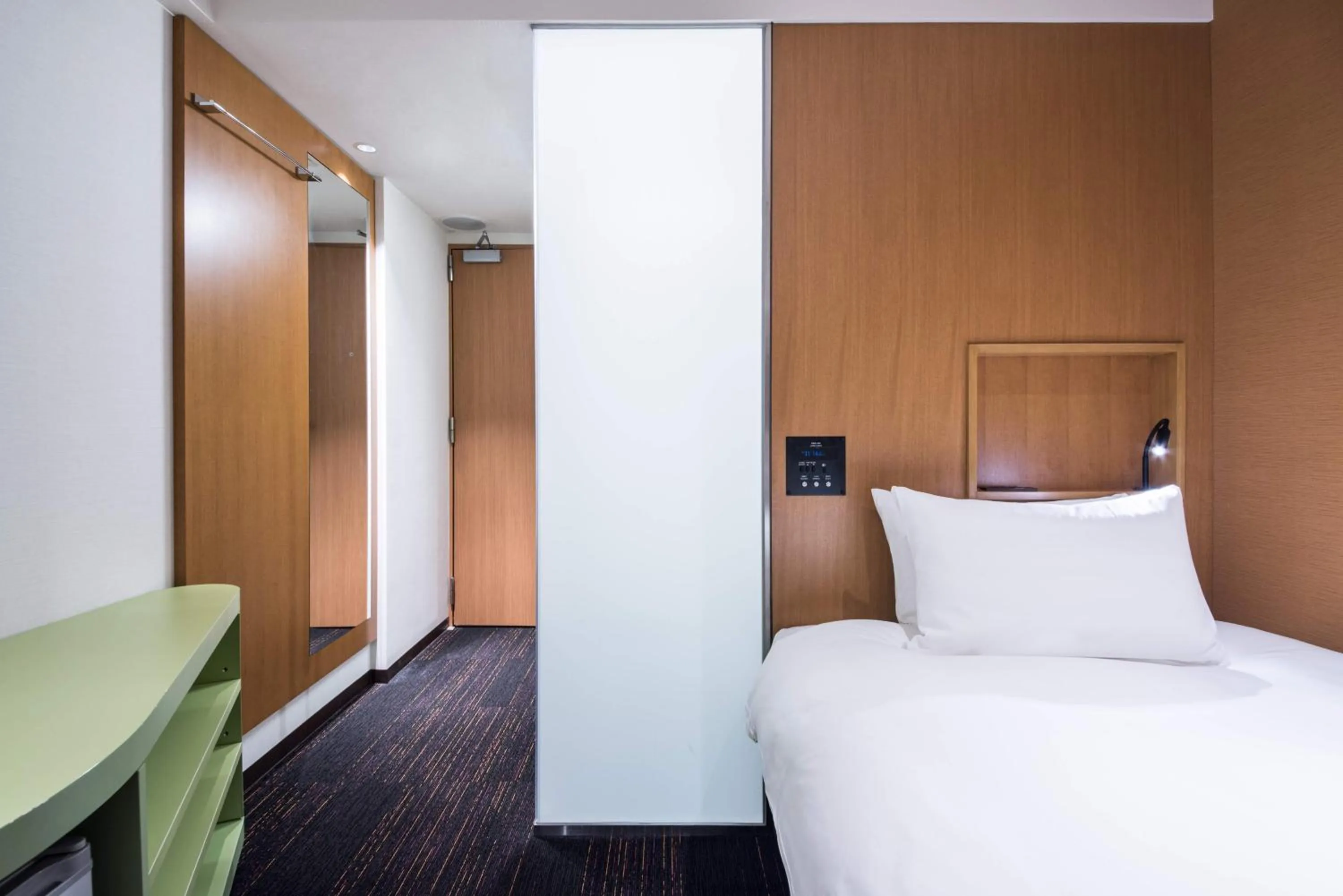 Bed in the b akasaka