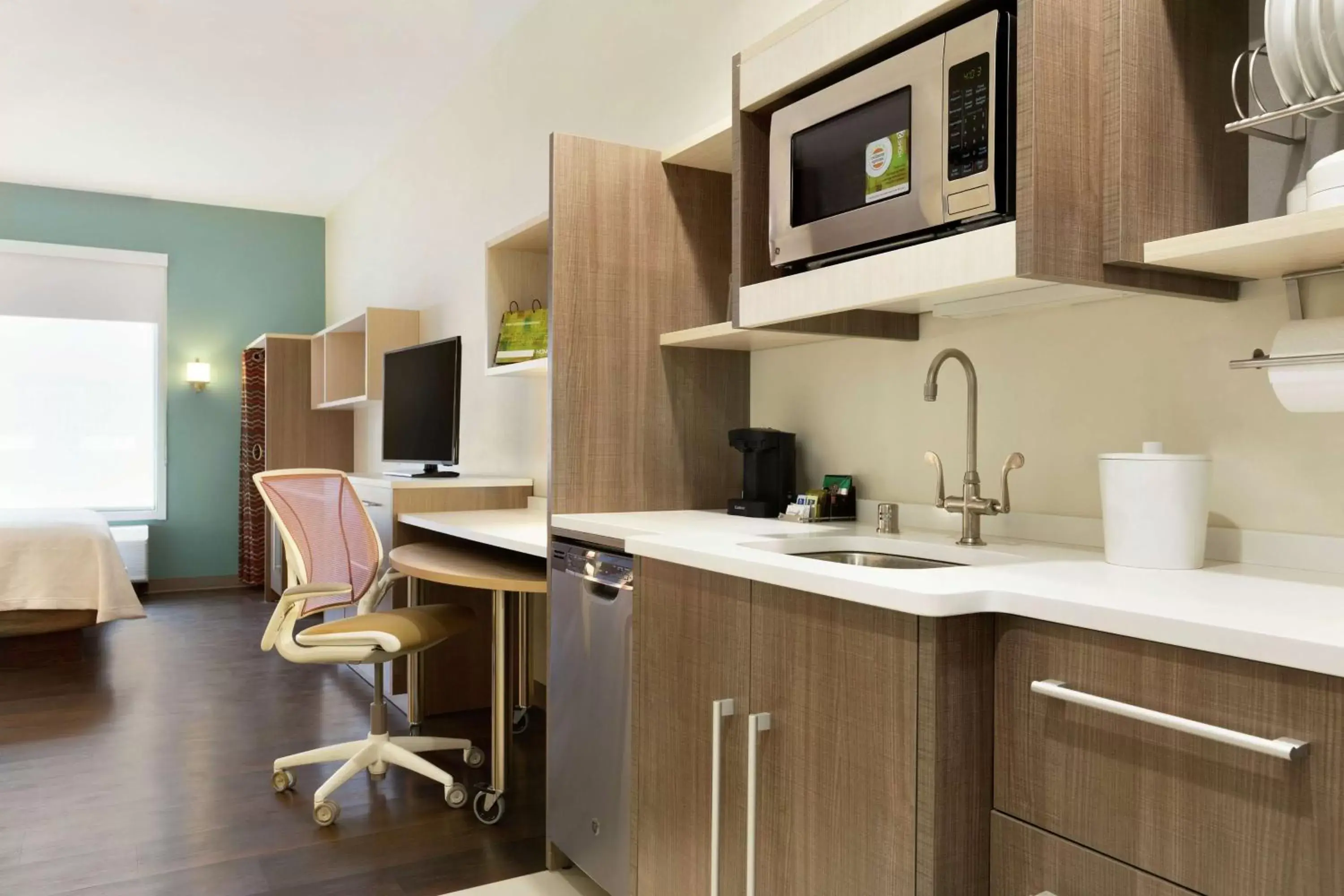 Bedroom, Kitchen/Kitchenette in Home2 Suites By Hilton Florence Cincinnati Airport South