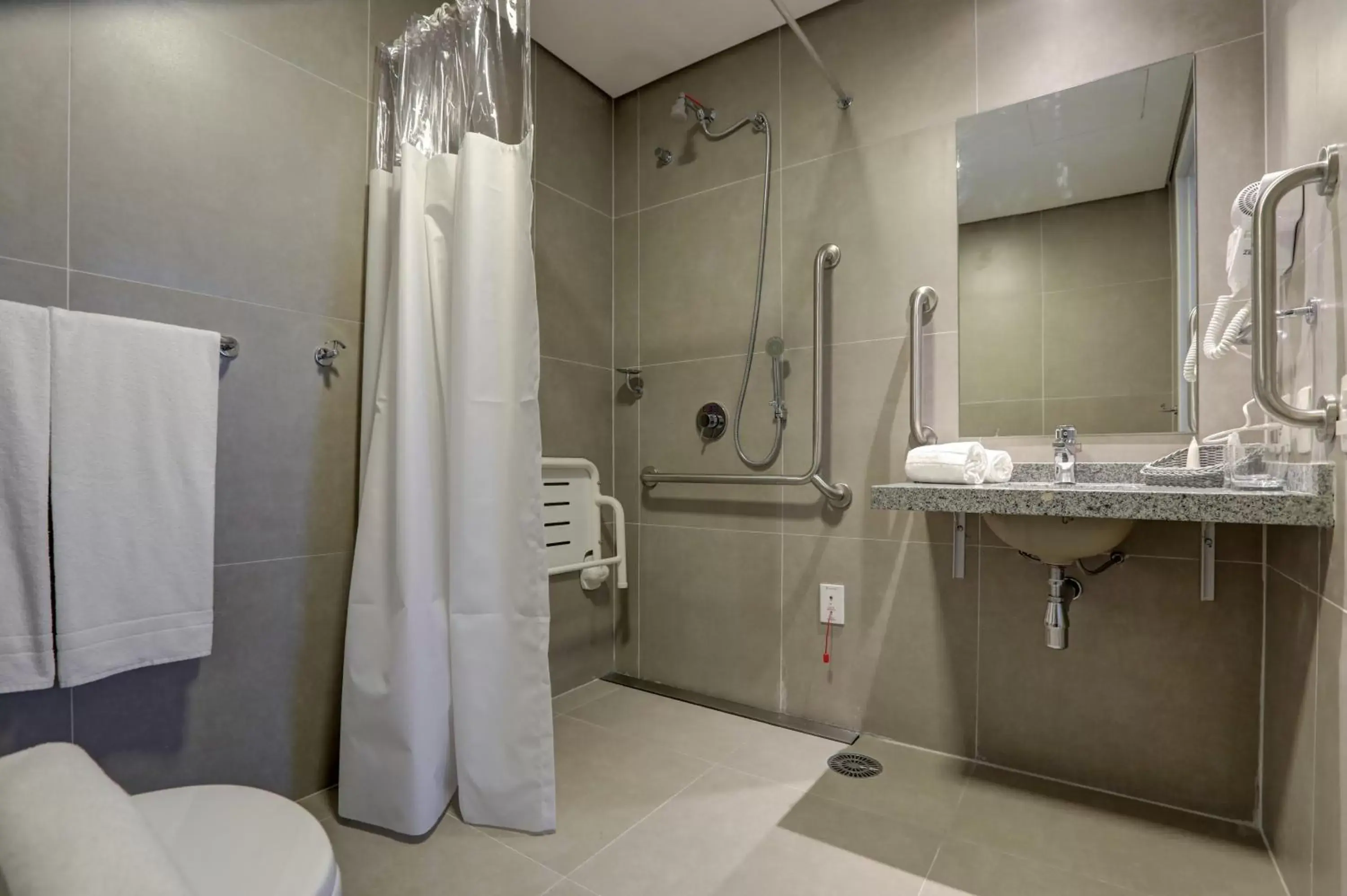 Bathroom in Comfort Hotel Guarulhos Aeroporto