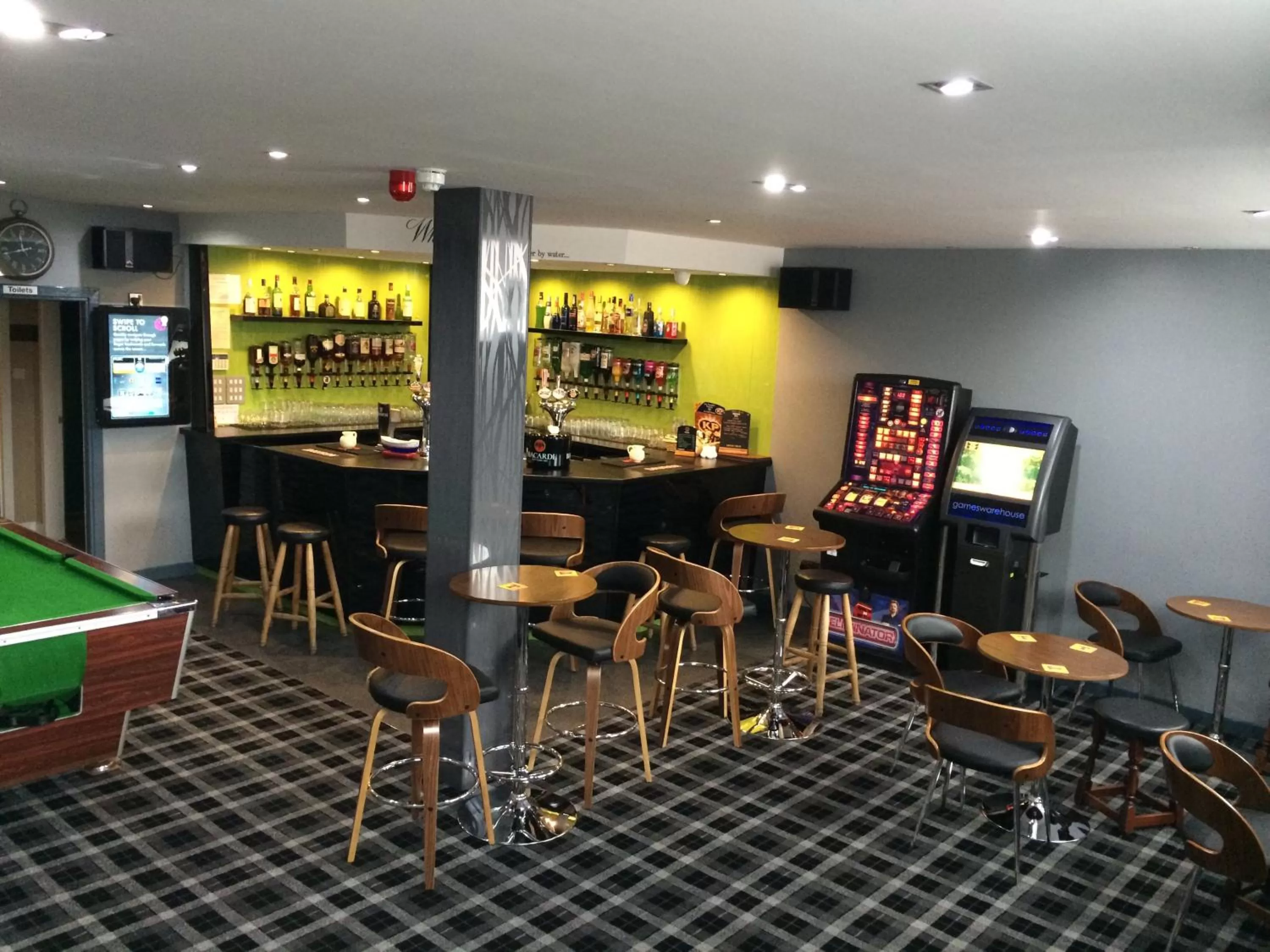 Alcoholic drinks in The Davron Hotel