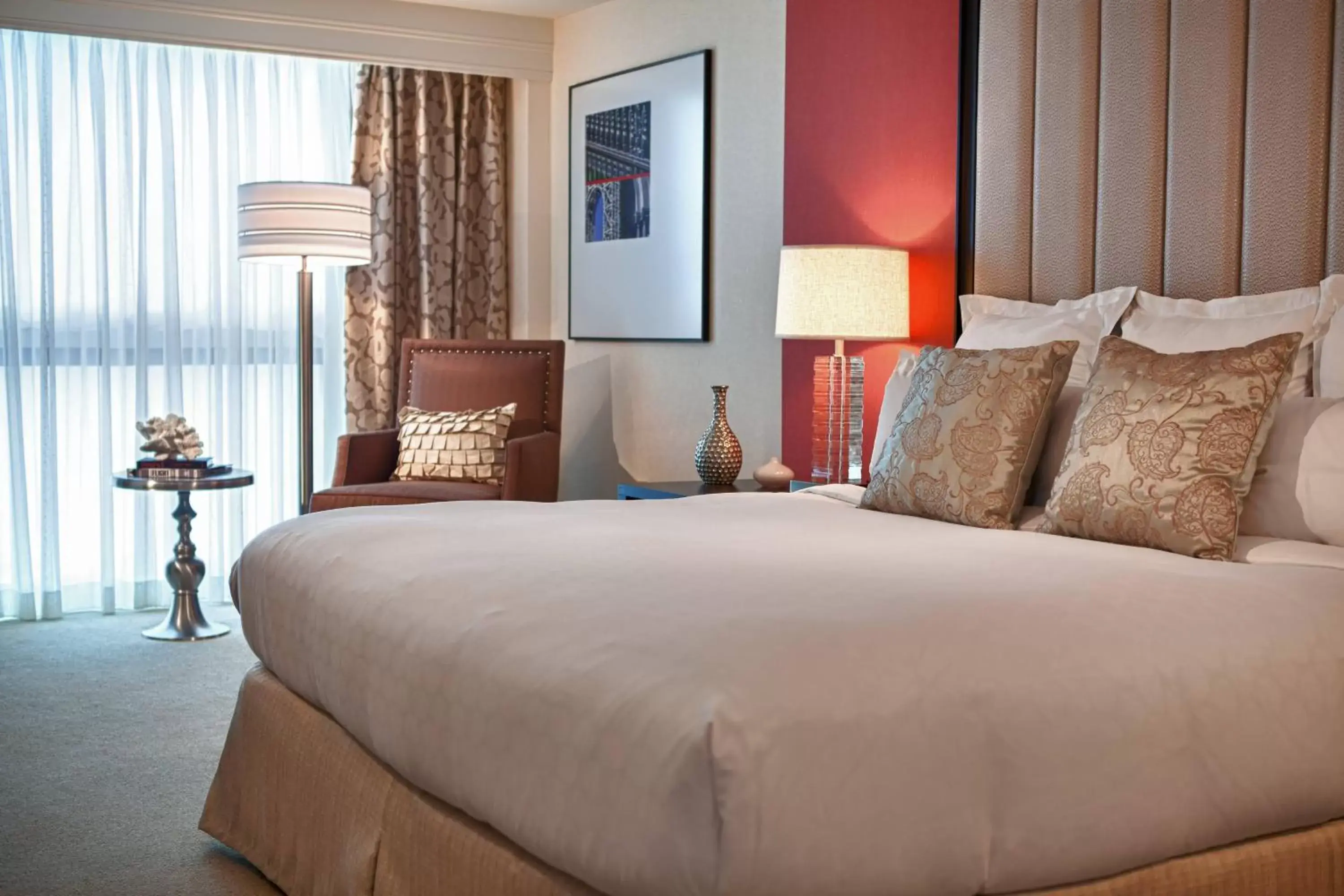 Bedroom, Bed in Renaissance Newark Airport Hotel
