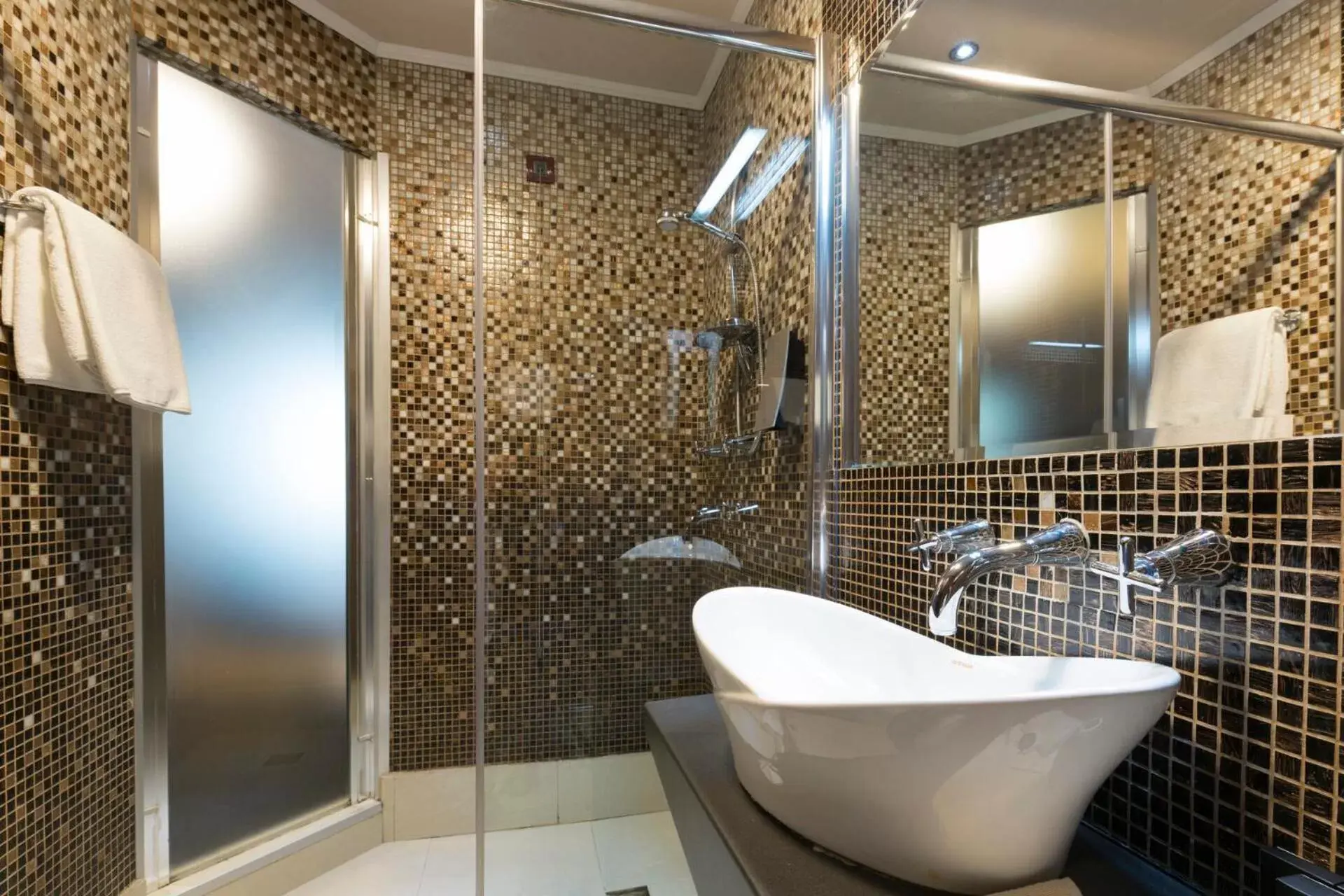 Superior Double or Twin Room in Design Hotel Mr President Superior Double or Twin Room in Design Hotel Mr President