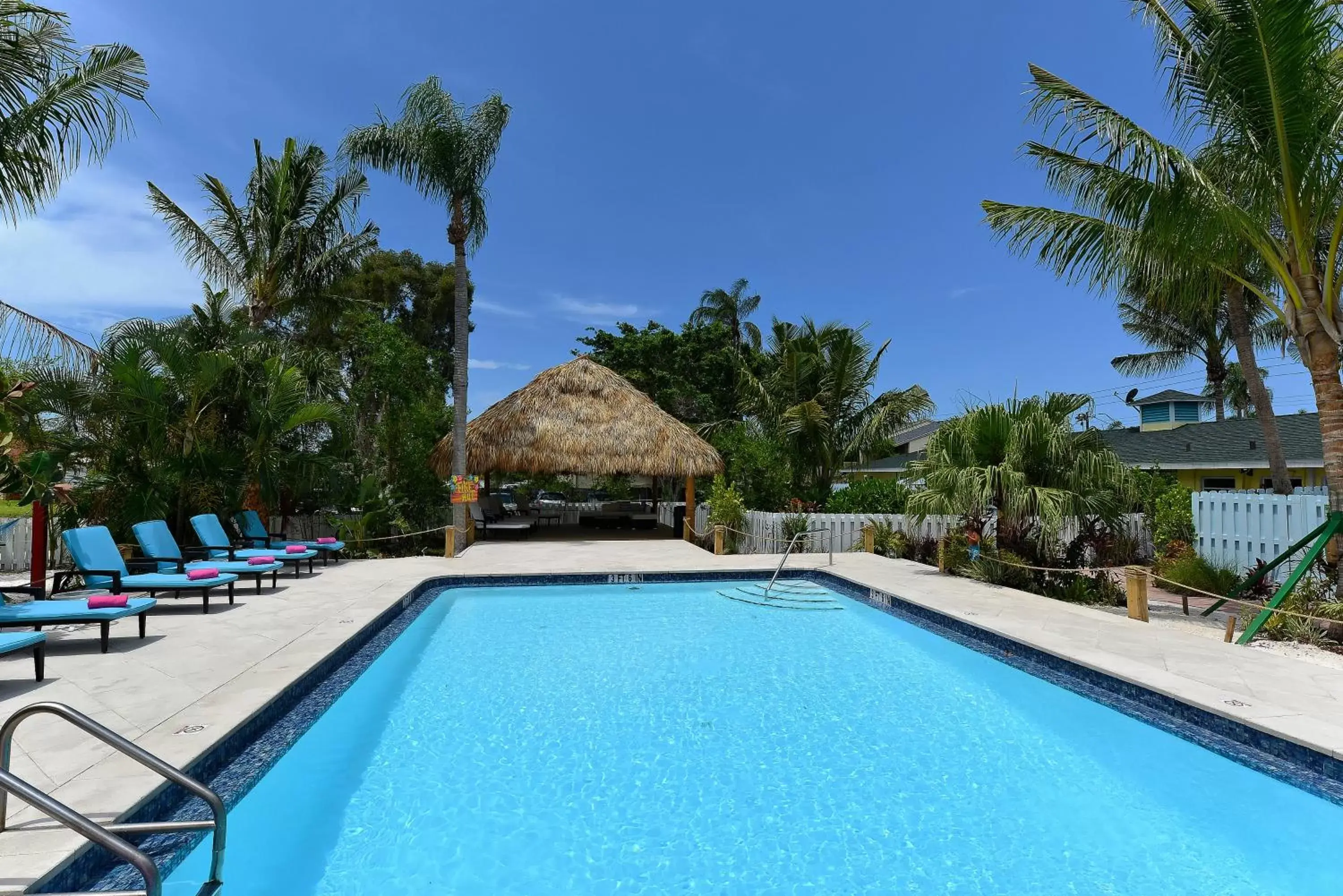 Garden, Swimming Pool in Siesta Key Palms Resort