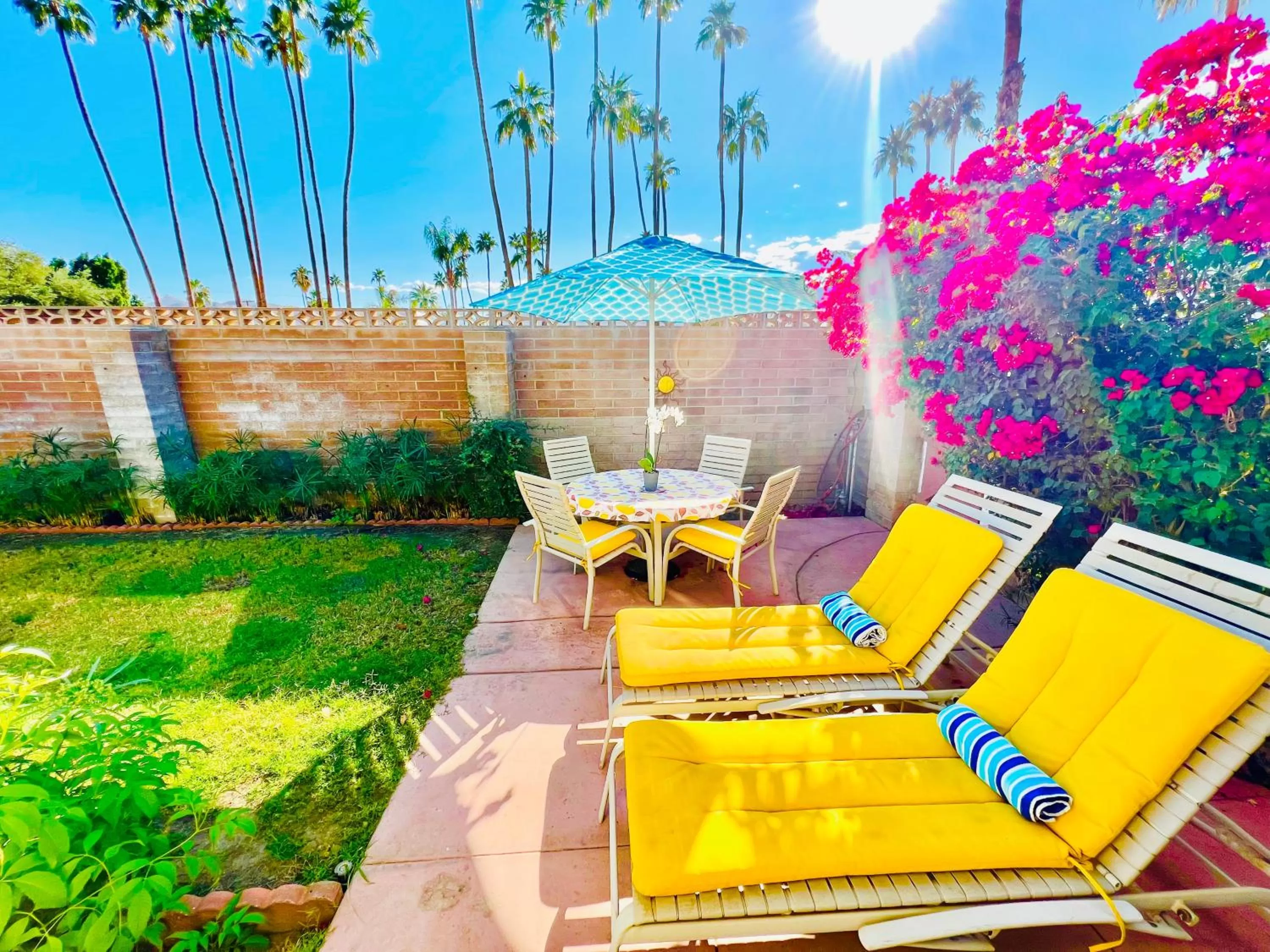 Patio in A PLACE IN THE SUN Hotel - ADULTS ONLY Big Units, 24h Heated Pool & Spa in 1 Acre Park Prime Location, DOG Friendly, TOP Midcentury Modern Boutique Hotel