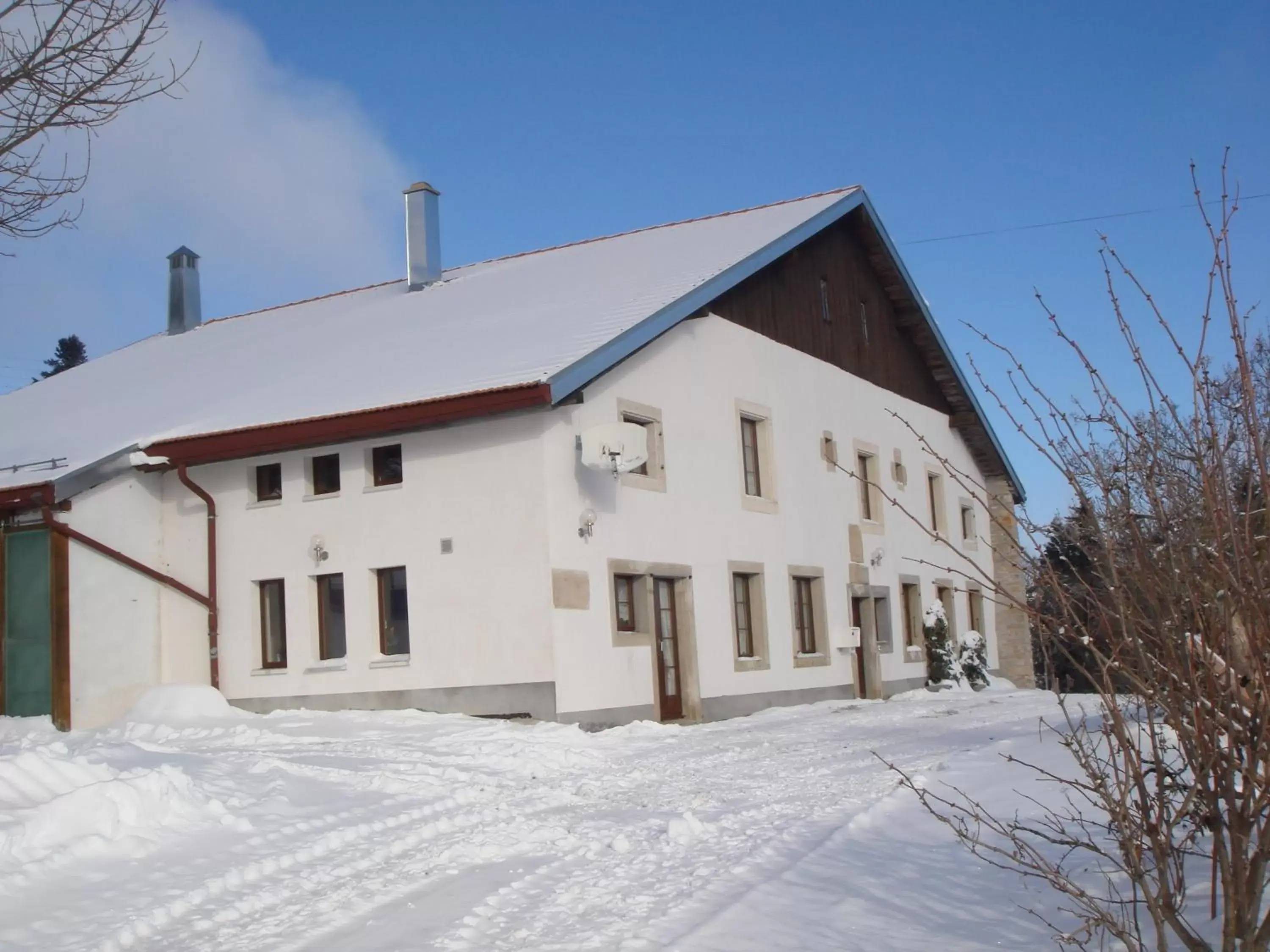 Facade/entrance, Winter in B&B La Ferme De Pouillerel