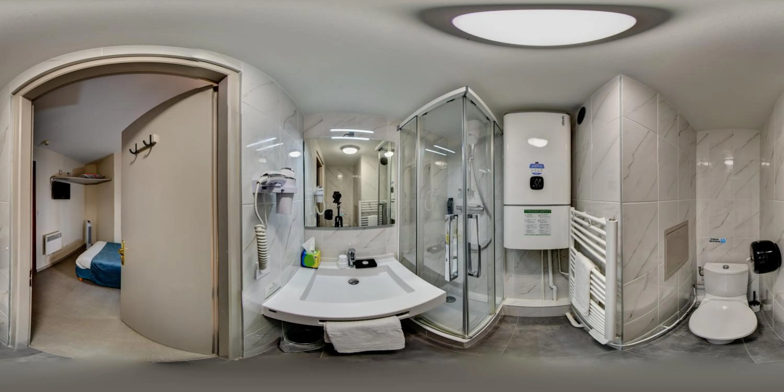 Shower in Hôtel du Parc