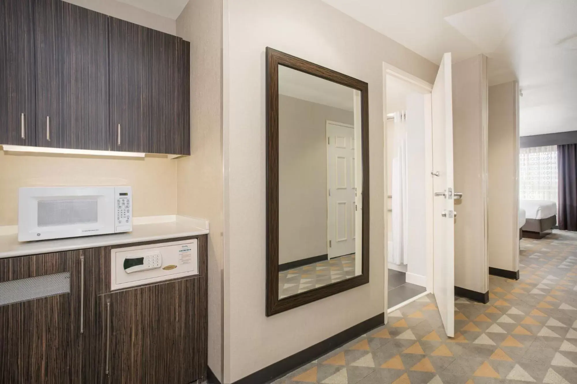 Kitchen or kitchenette, Kitchen/Kitchenette in Holiday Inn Colorado Springs - Airport, an IHG Hotel