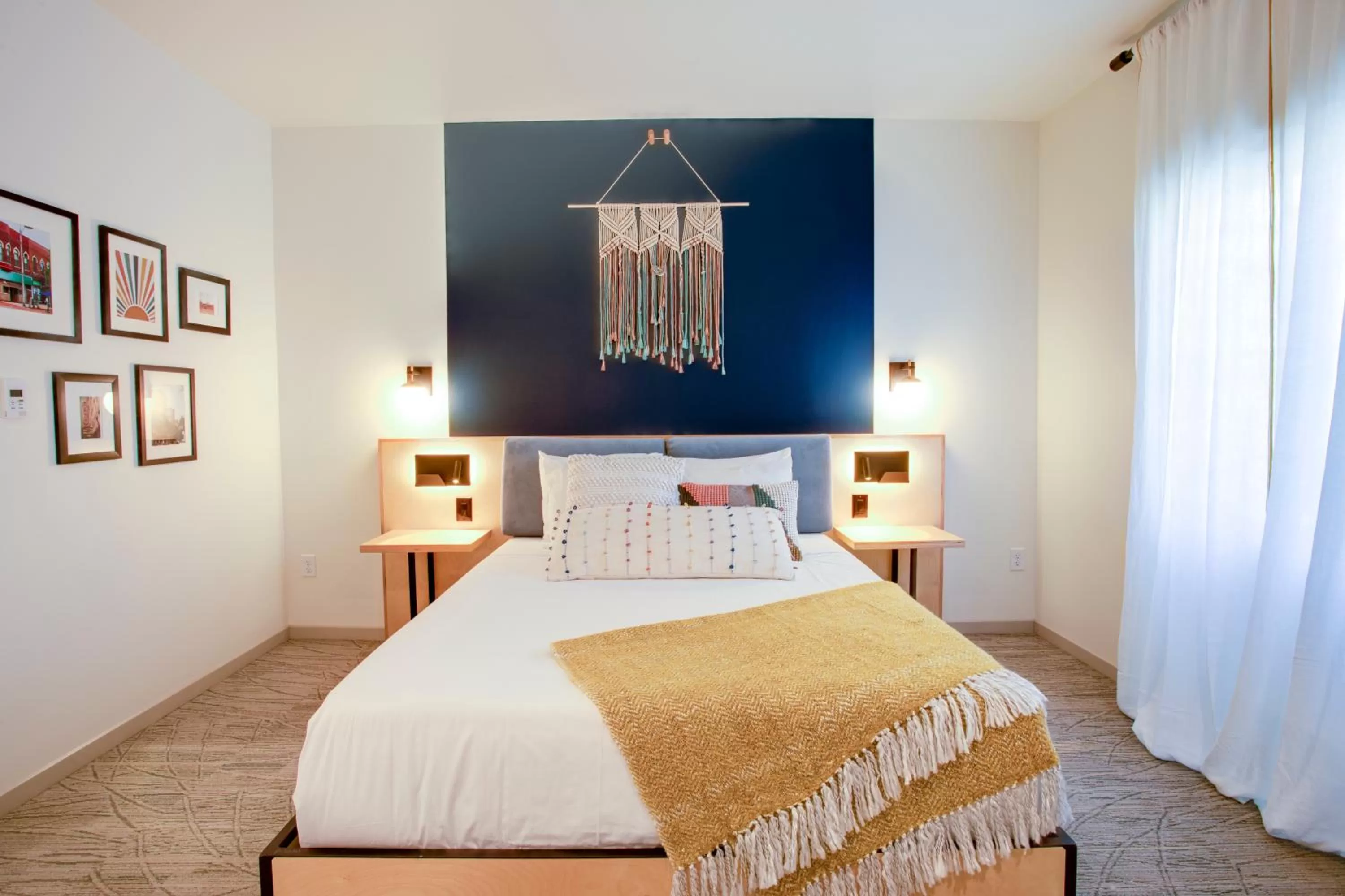 Bed in The Monterey Motel